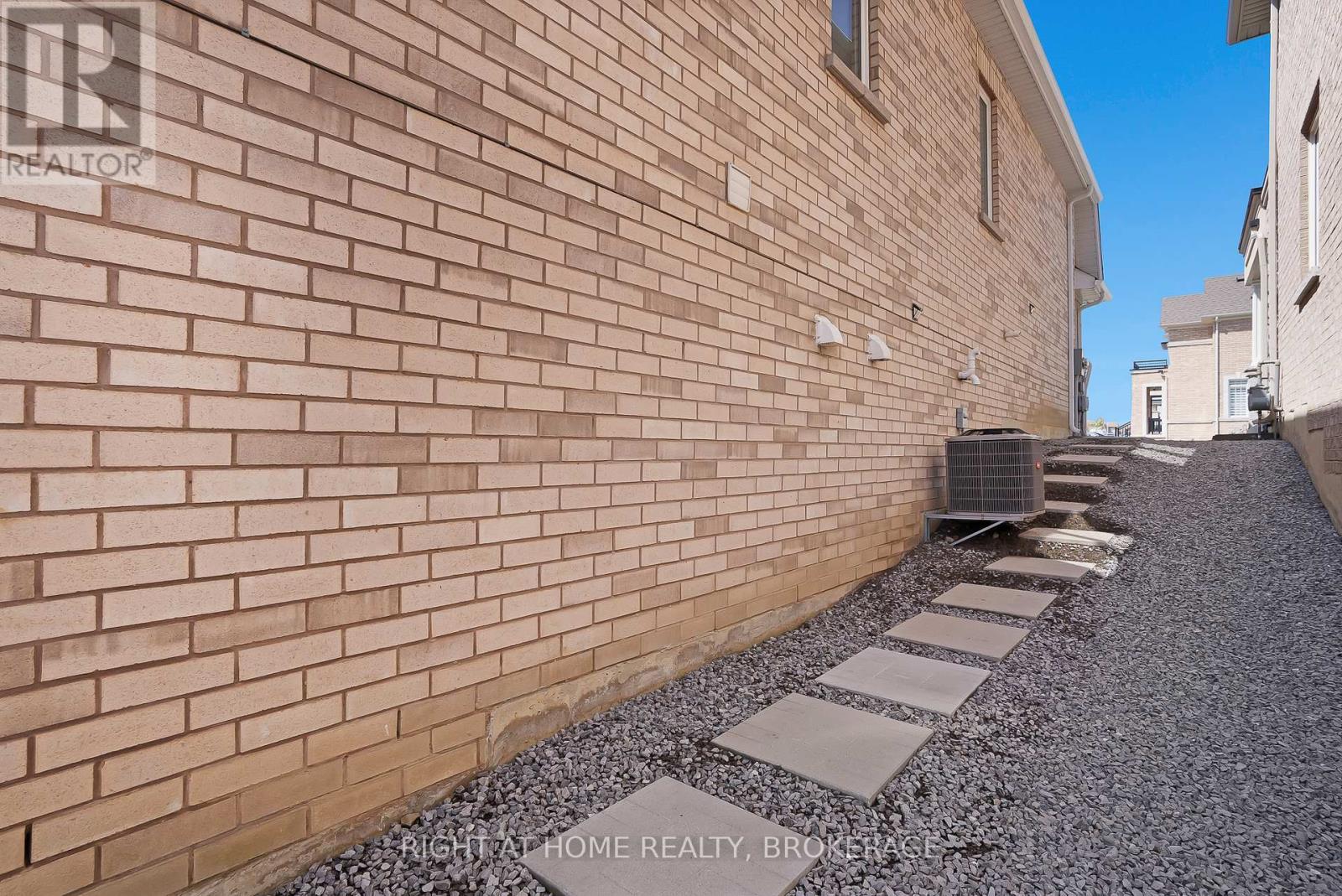 19 Robarts Drive, Hamilton, Ontario  L9K 0H5 - Photo 36 - X12164330