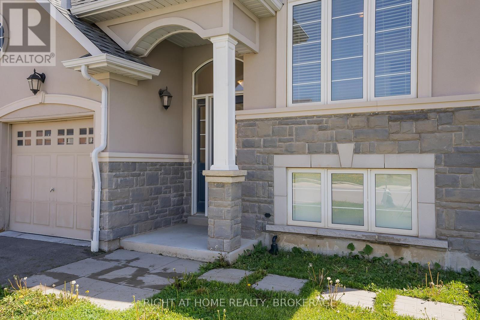 19 Robarts Drive, Hamilton, Ontario  L9K 0H5 - Photo 4 - X12164330
