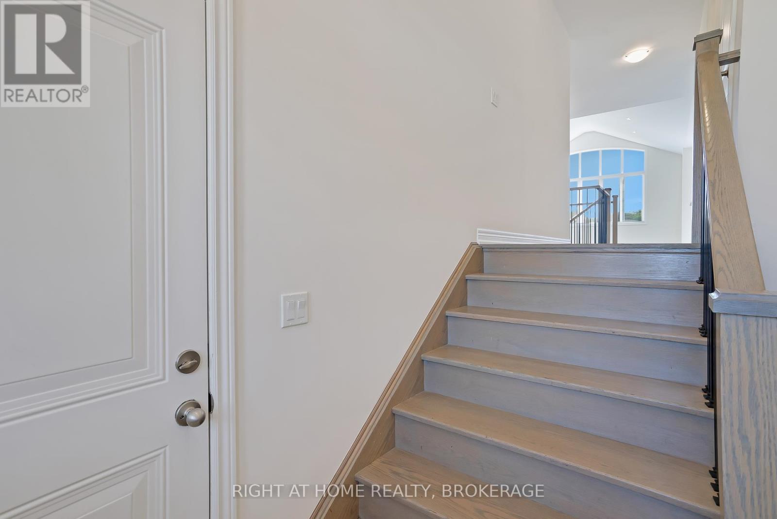 19 Robarts Drive, Hamilton, Ontario  L9K 0H5 - Photo 5 - X12164330
