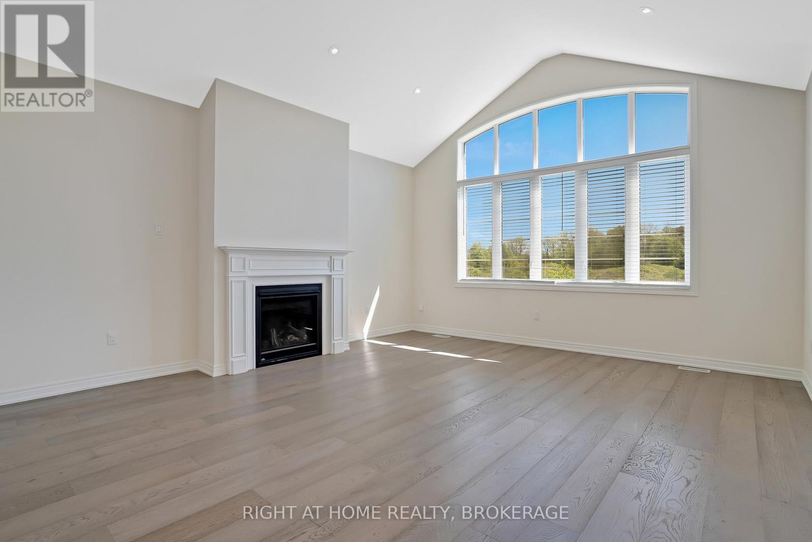 19 Robarts Drive, Hamilton, Ontario  L9K 0H5 - Photo 8 - X12164330