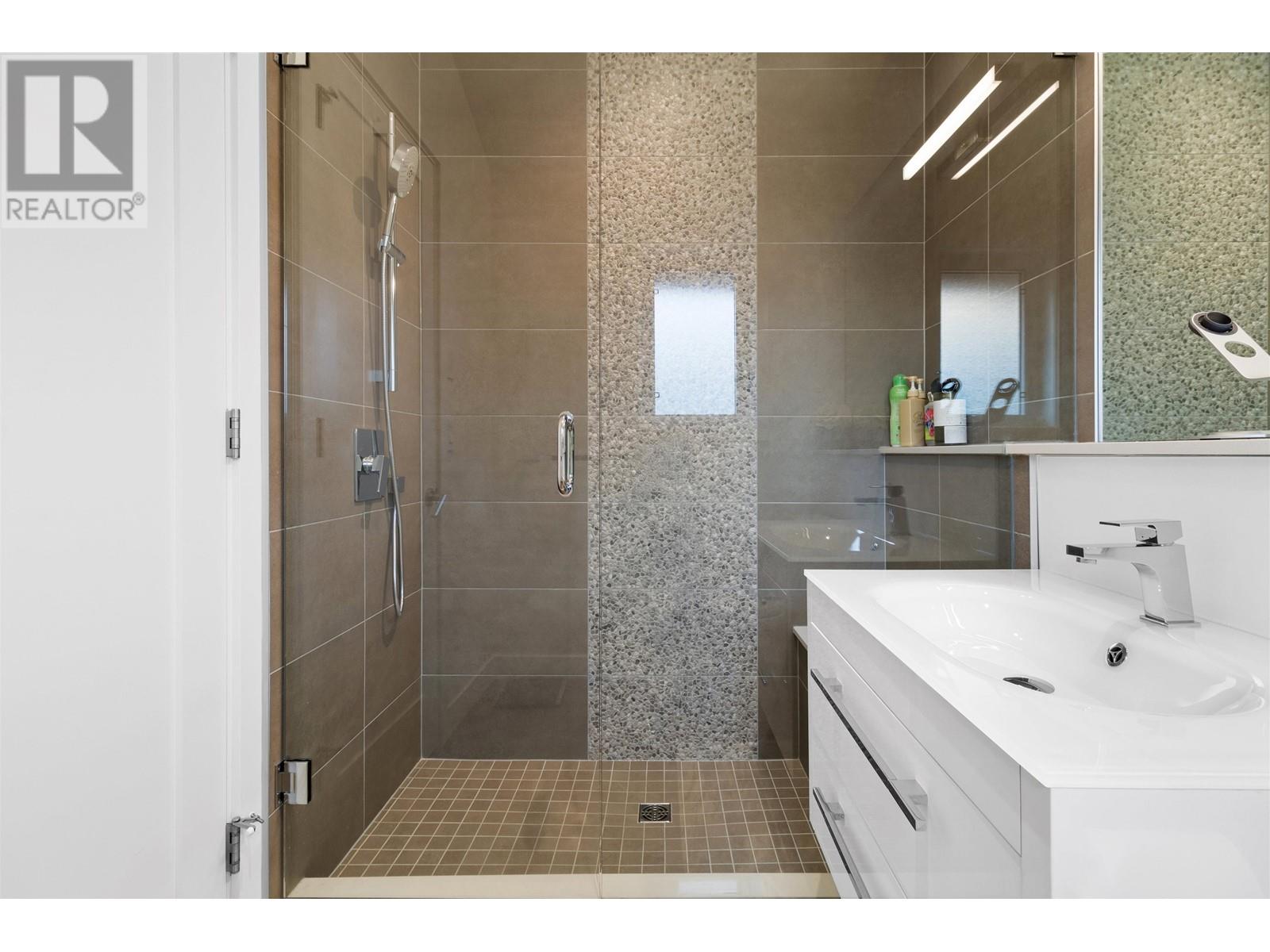 Listing Picture 22 of 27 : 18 9055 DAYTON AVENUE, Richmond / 烈治文 - 魯藝地產 Yvonne Lu Group - MLS Medallion Club Member