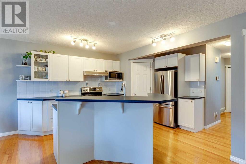 90 Cougarstone Circle Sw, Calgary, Alberta  T3H 4W7 - Photo 12 - A2213051
