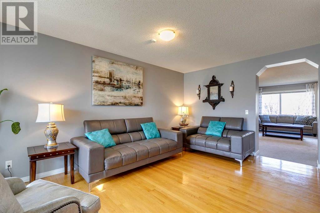 90 Cougarstone Circle Sw, Calgary, Alberta  T3H 4W7 - Photo 5 - A2213051