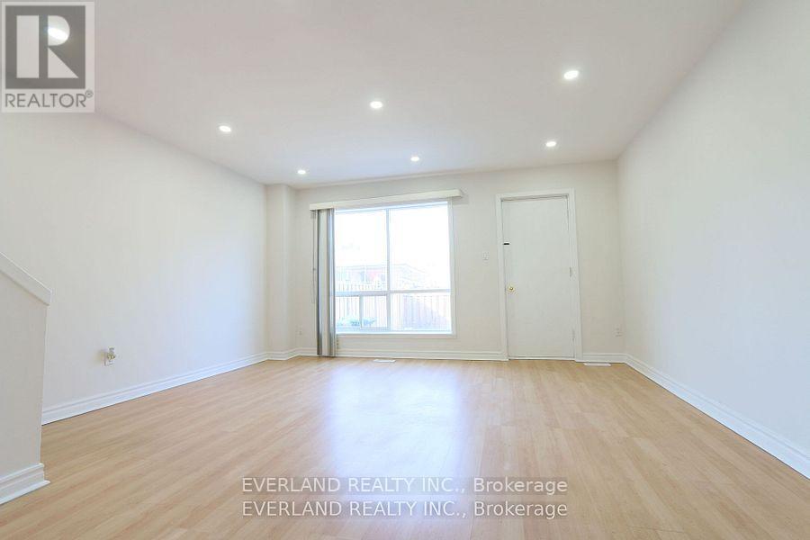 9 - 8 Liszt Gate, Toronto (Hillcrest Village), Ontario  M2H 1G7 - Photo 2 - C12164342
