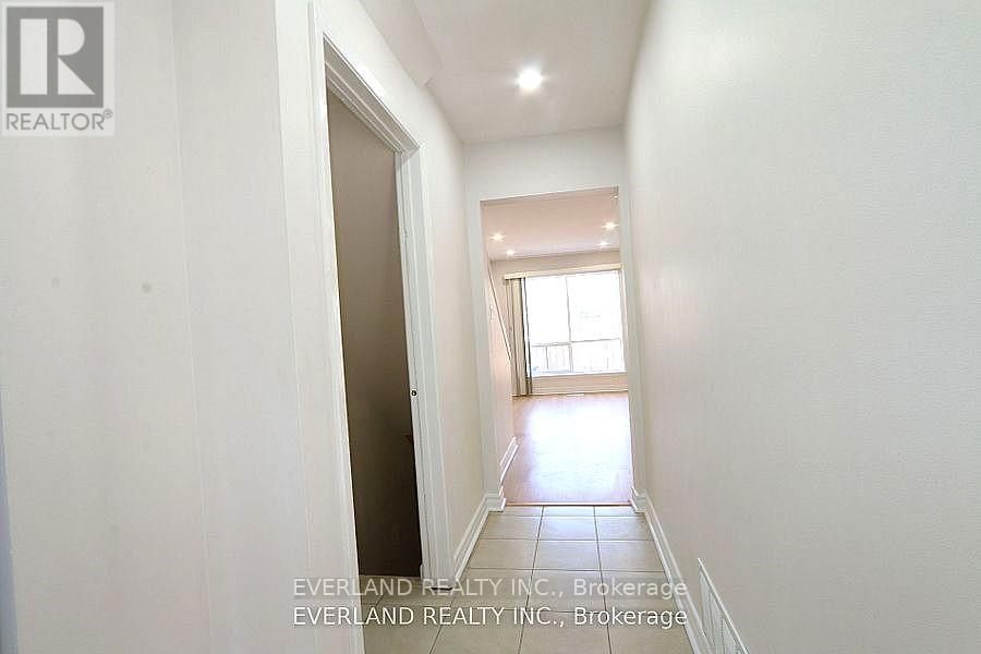 9 - 8 Liszt Gate, Toronto (Hillcrest Village), Ontario  M2H 1G7 - Photo 3 - C12164342