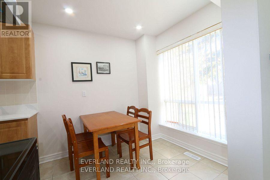 9 - 8 Liszt Gate, Toronto (Hillcrest Village), Ontario  M2H 1G7 - Photo 5 - C12164342