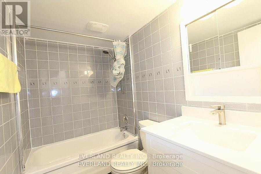 9 - 8 Liszt Gate, Toronto (Hillcrest Village), Ontario  M2H 1G7 - Photo 6 - C12164342