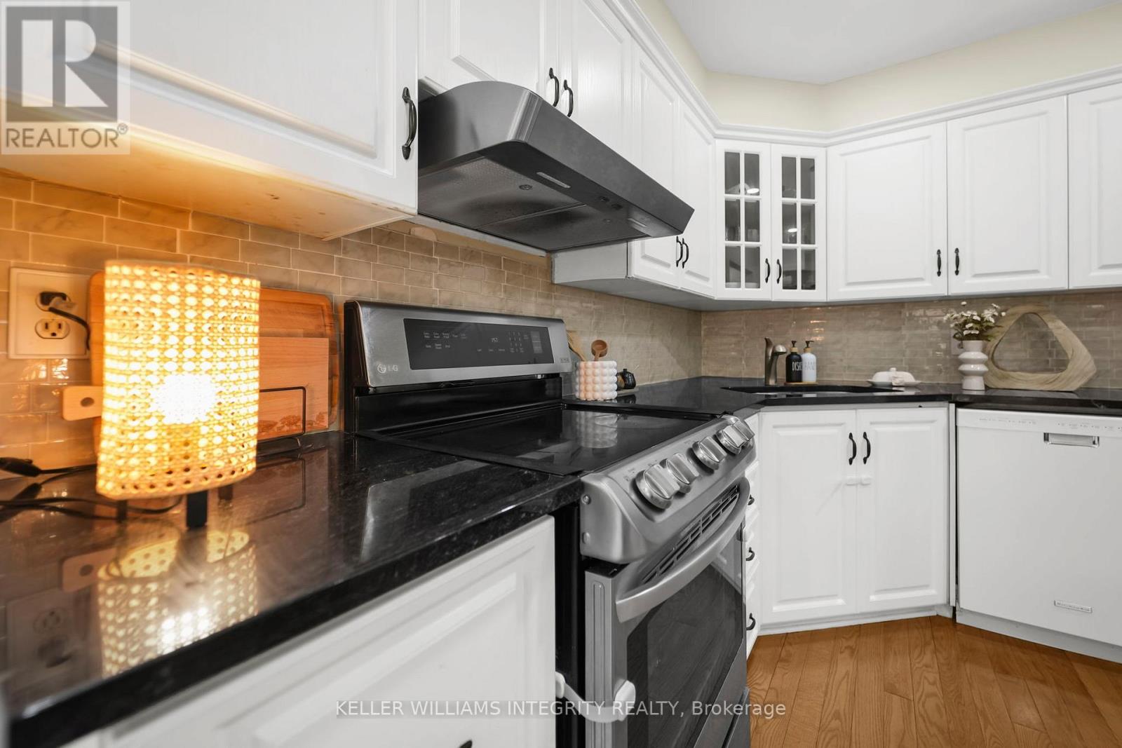 43 Aintree Place, Ottawa, Ontario  K2M 2G6 - Photo 8 - X12164345