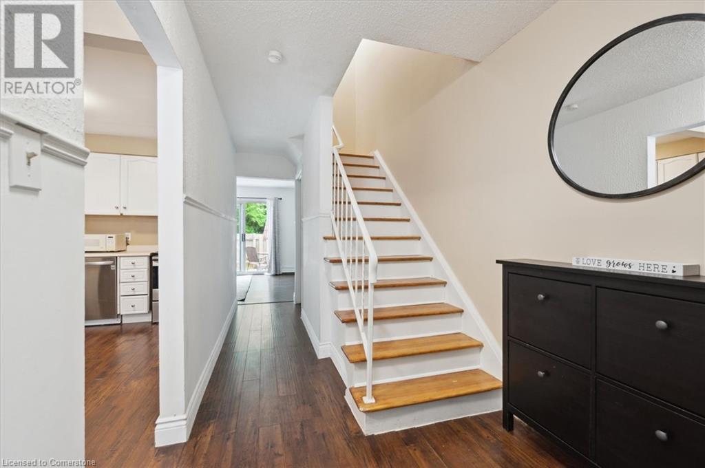 Property at 293 FAIRWAY Road N Unit# 33 image 3