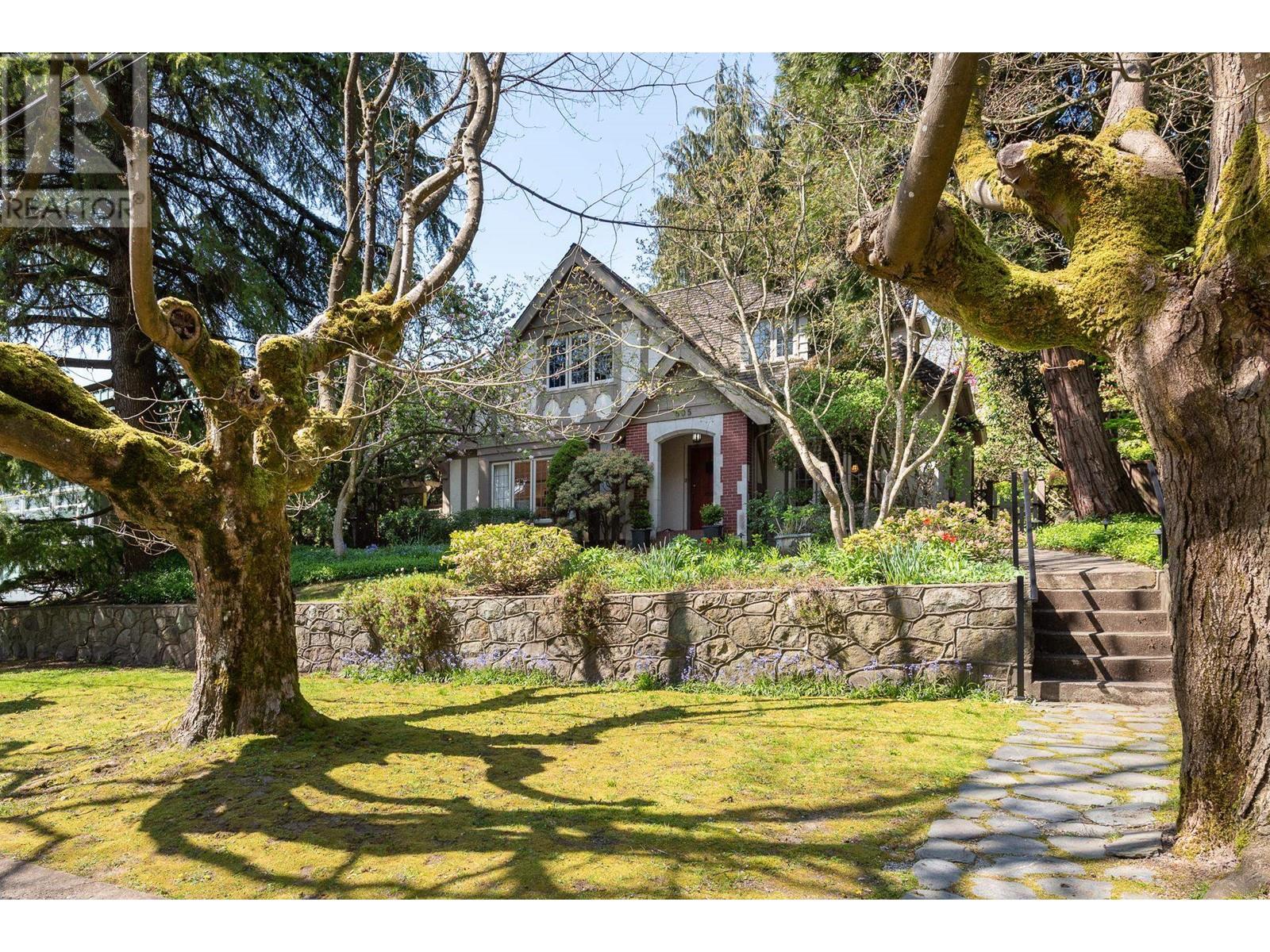 505 Queens Avenue, New Westminster, British Columbia  V3L 1K2 - Photo 1 - R3004460