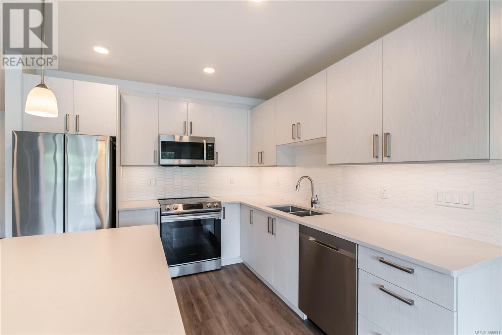 Property at 104 135 Haliburton St image 3