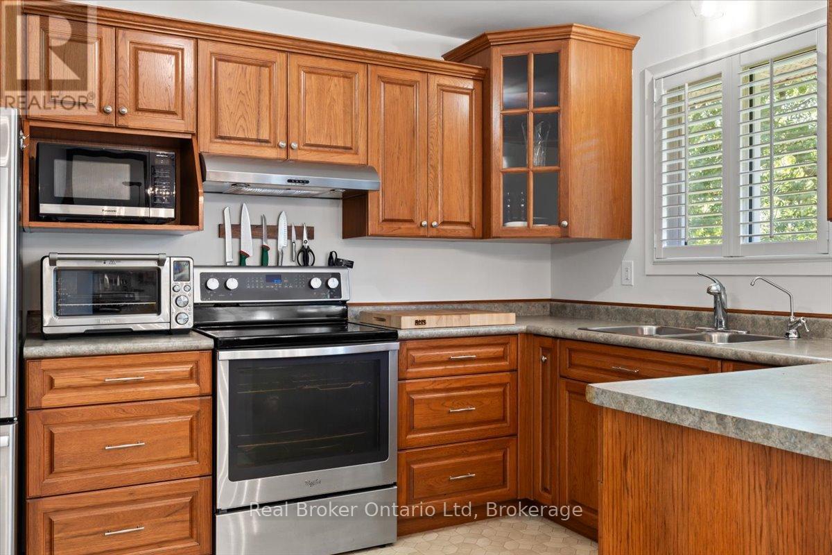 158 6th Avenue, Hanover, Ontario  N4N 2E4 - Photo 14 - X12164501