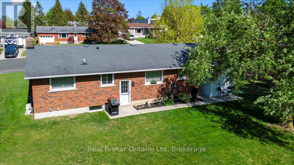 158 6th Avenue, Hanover, Ontario  N4N 2E4 - Photo 4 - X12164501