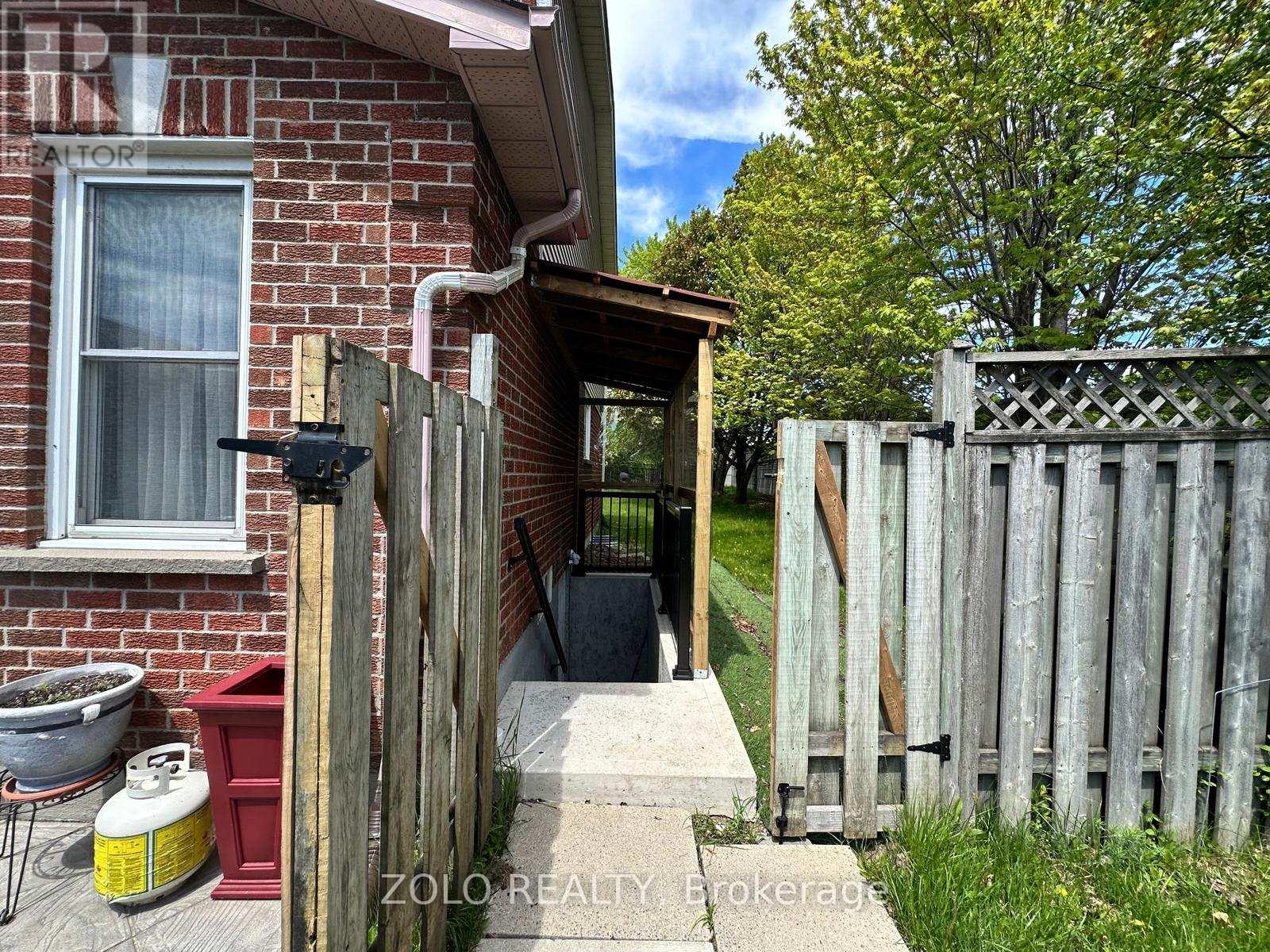 138 Mandrake Street, Ajax, Ontario  L1S 5E4 - Photo 3 - E12164420