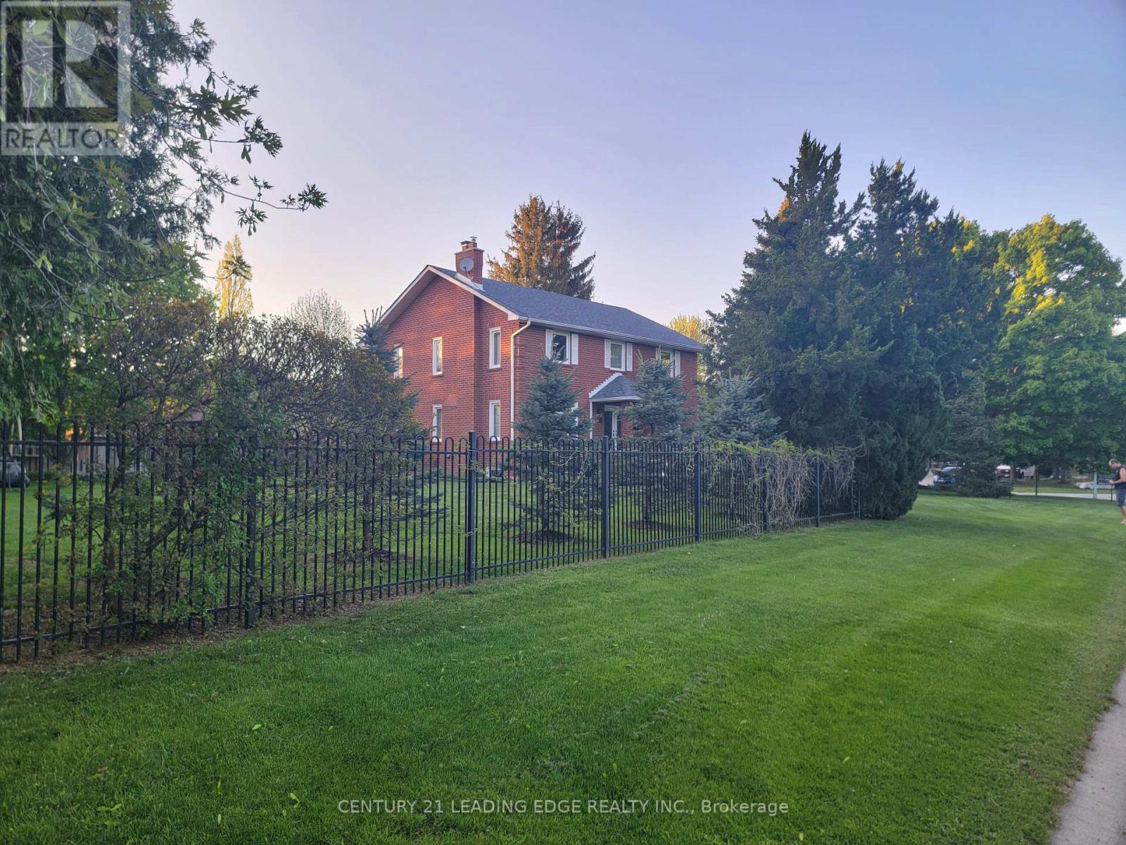 2 Colleen Crescent, Caledon (Caledon East), Ontario  L7C 1E8 - Photo 43 - W12149495
