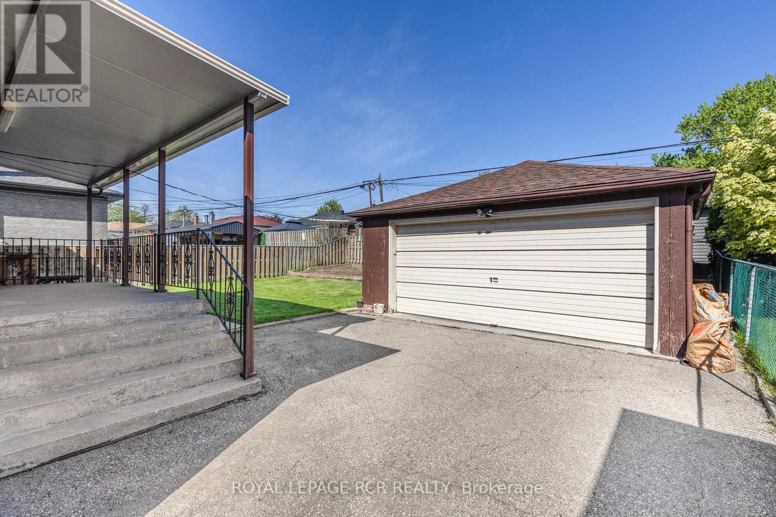 26 Ludstone Drive, Toronto, Ontario  M9R 2H9 - Photo 3 - W12164412