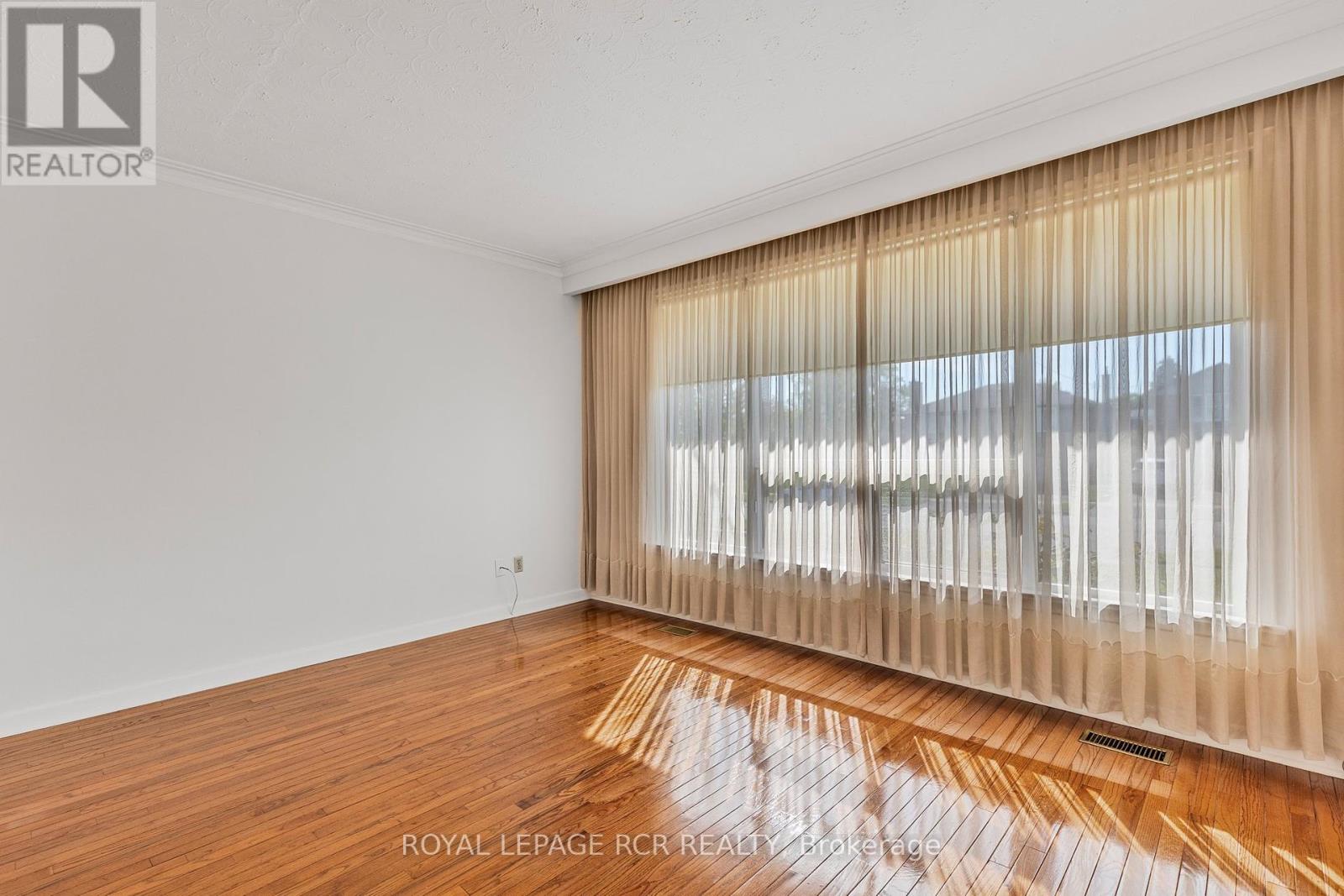 26 Ludstone Drive, Toronto, Ontario  M9R 2H9 - Photo 12 - W12164412