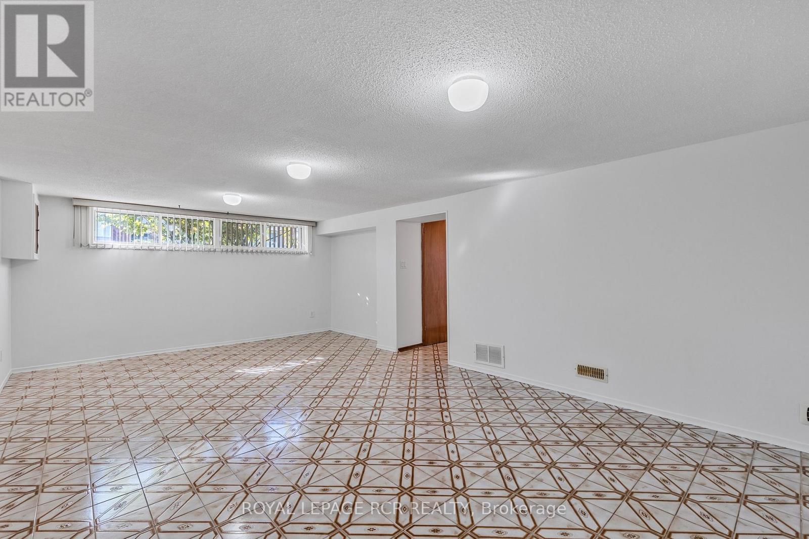 26 Ludstone Drive, Toronto, Ontario  M9R 2H9 - Photo 27 - W12164412