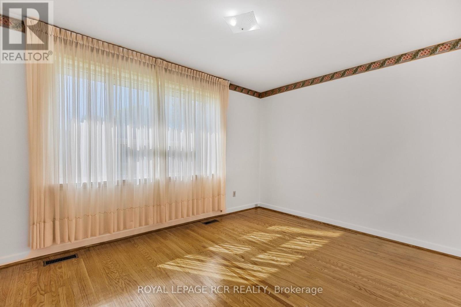 26 Ludstone Drive, Toronto, Ontario  M9R 2H9 - Photo 17 - W12164412