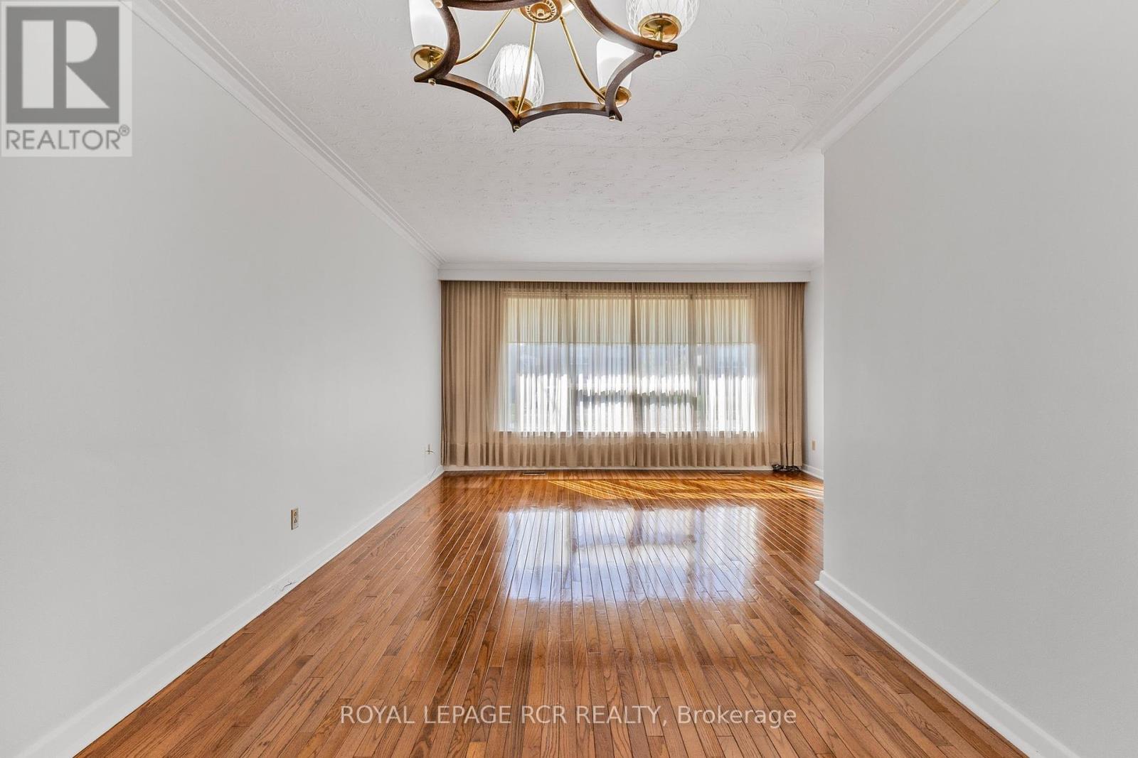 26 Ludstone Drive, Toronto, Ontario  M9R 2H9 - Photo 11 - W12164412