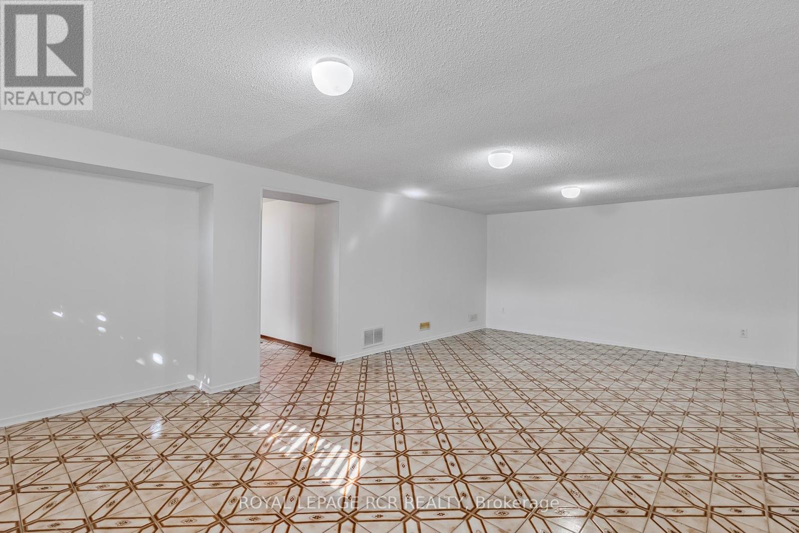 26 Ludstone Drive, Toronto, Ontario  M9R 2H9 - Photo 28 - W12164412