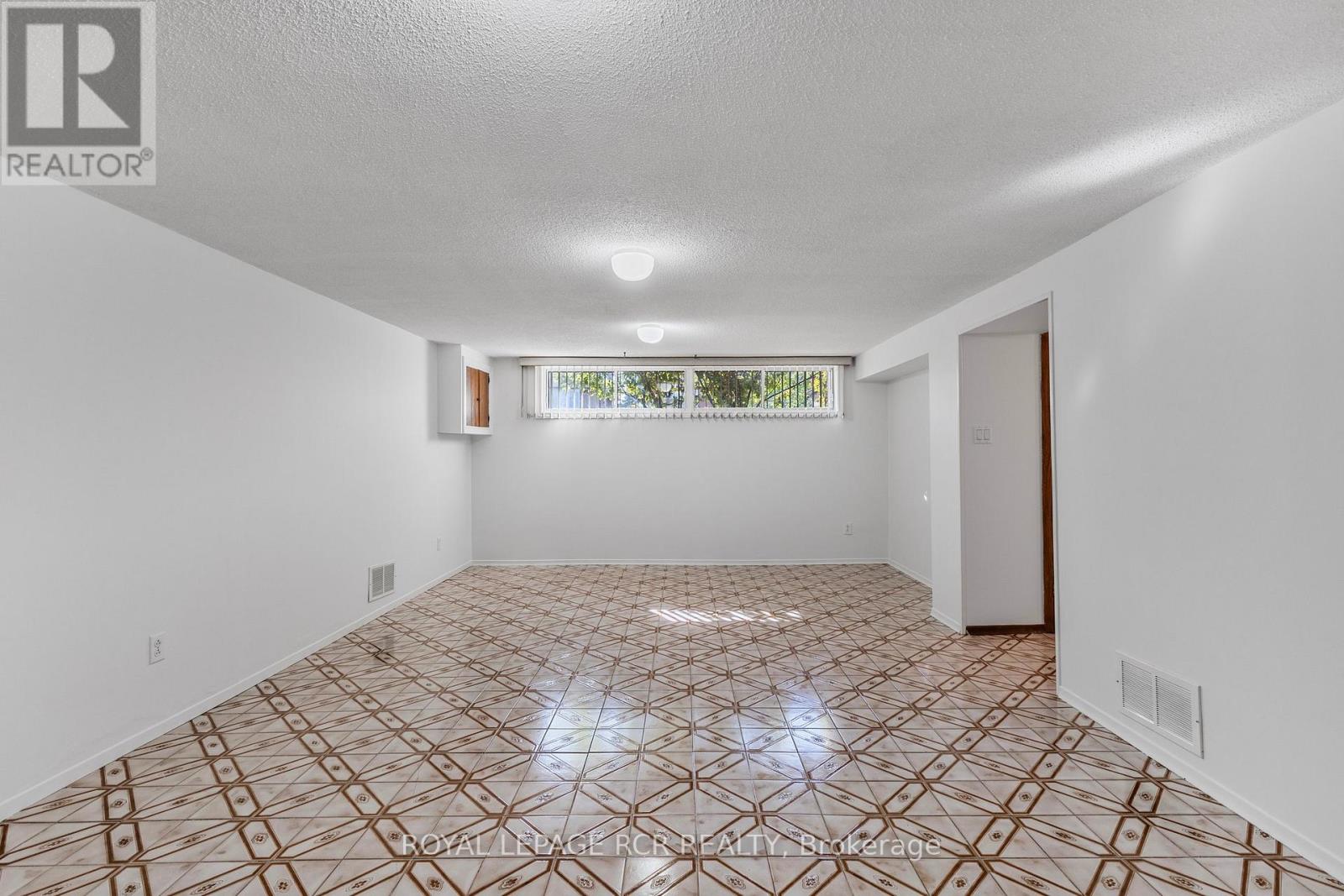 26 Ludstone Drive, Toronto, Ontario  M9R 2H9 - Photo 29 - W12164412