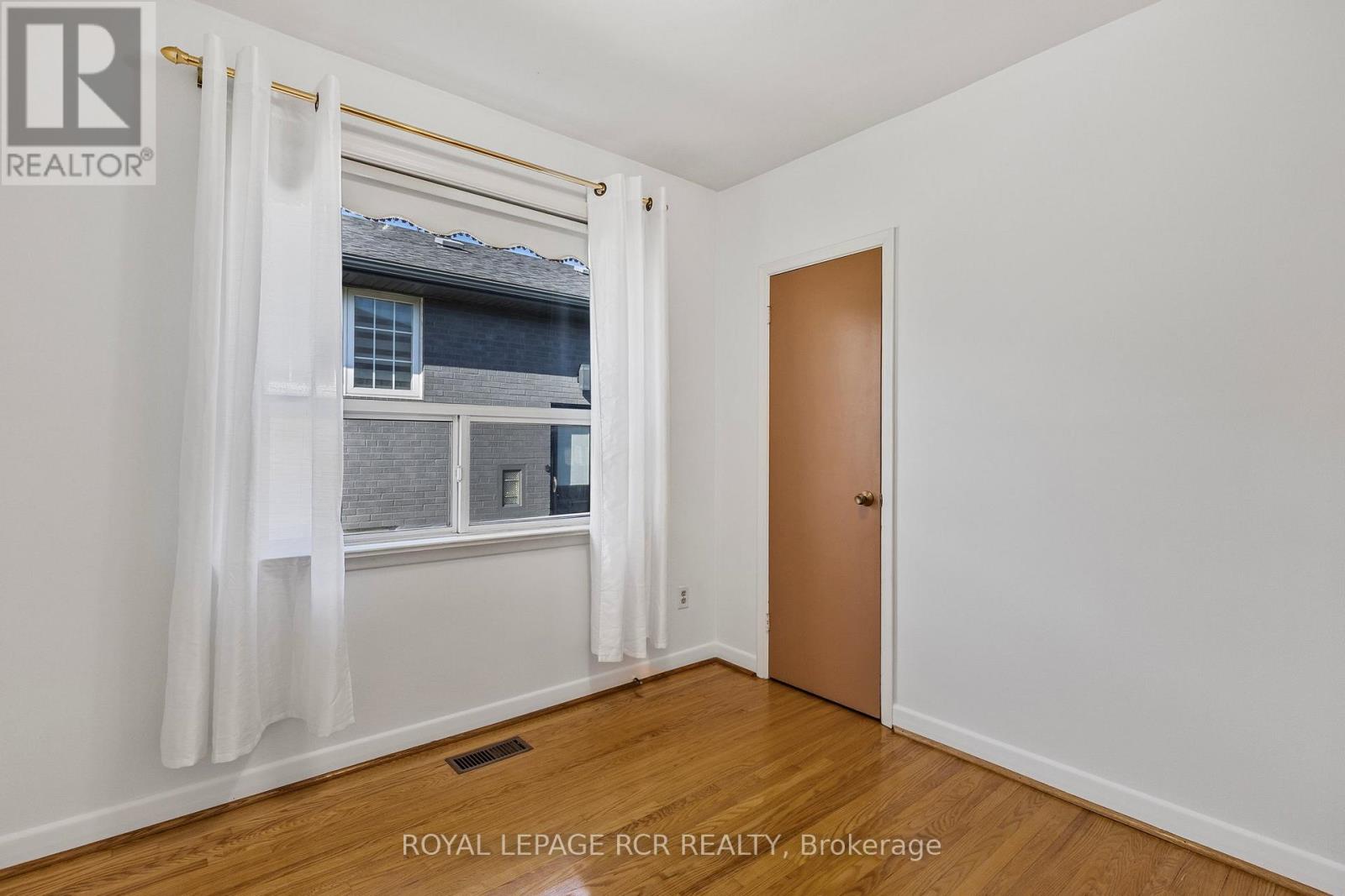 26 Ludstone Drive, Toronto, Ontario  M9R 2H9 - Photo 21 - W12164412