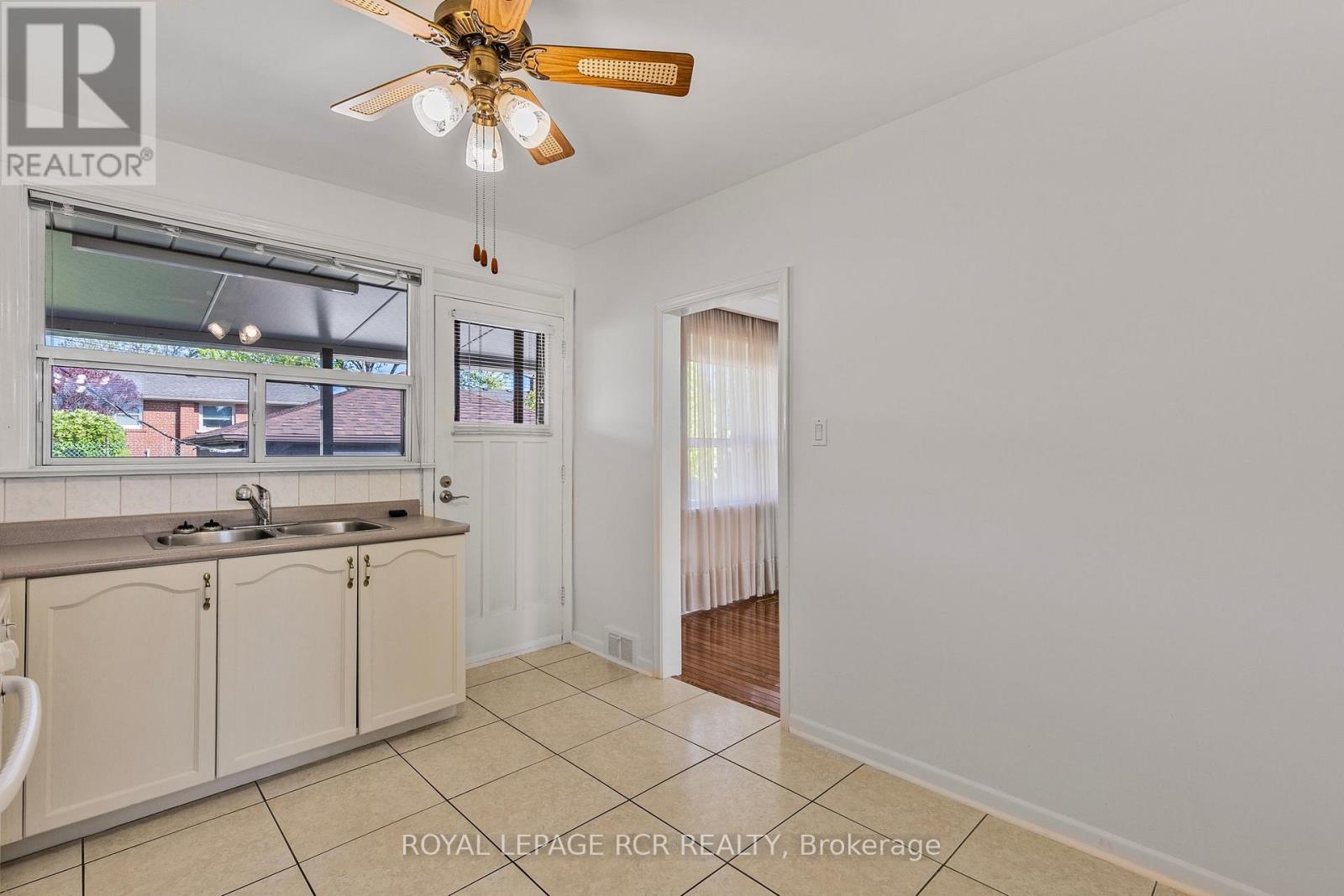 26 Ludstone Drive, Toronto, Ontario  M9R 2H9 - Photo 16 - W12164412
