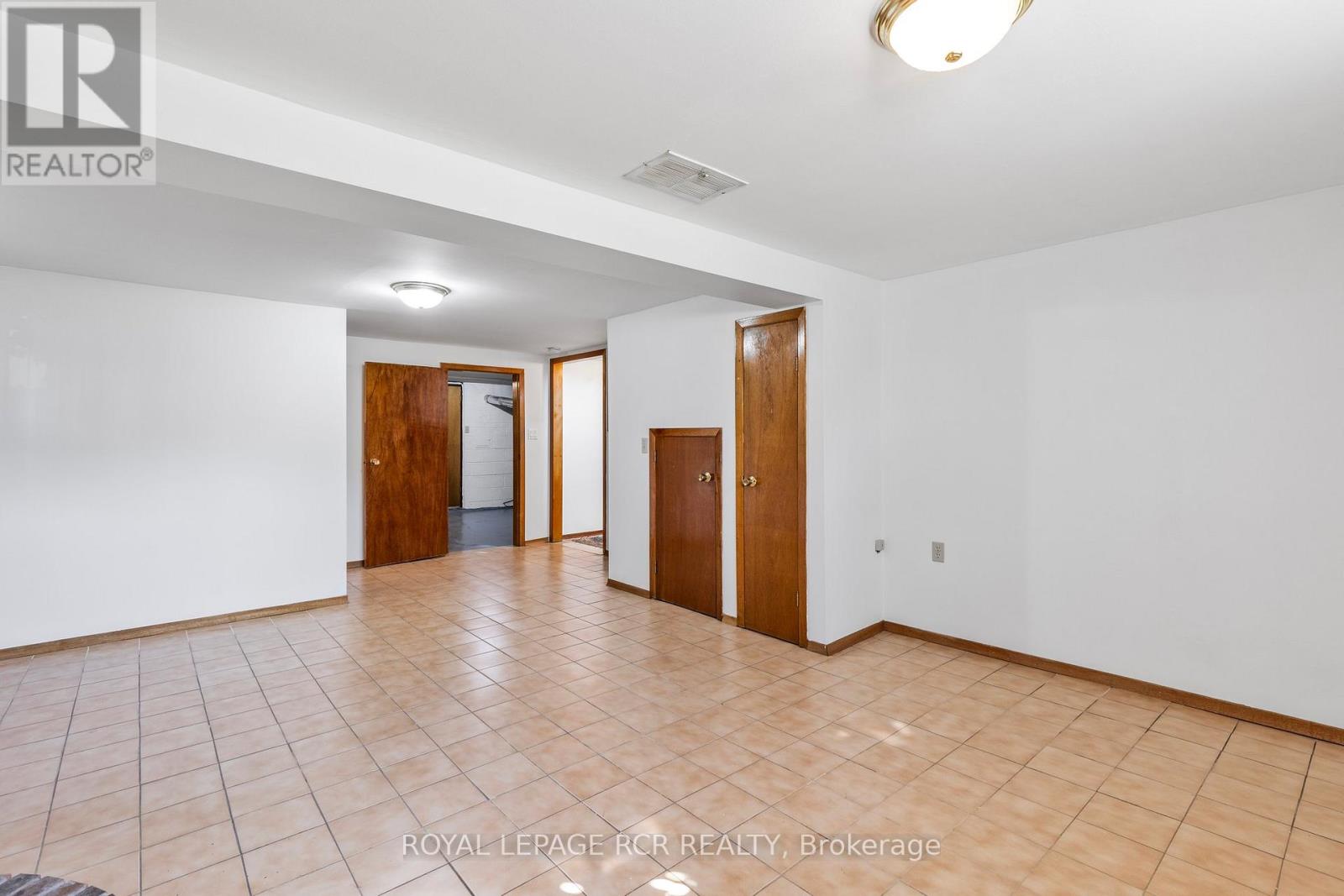 26 Ludstone Drive, Toronto, Ontario  M9R 2H9 - Photo 34 - W12164412
