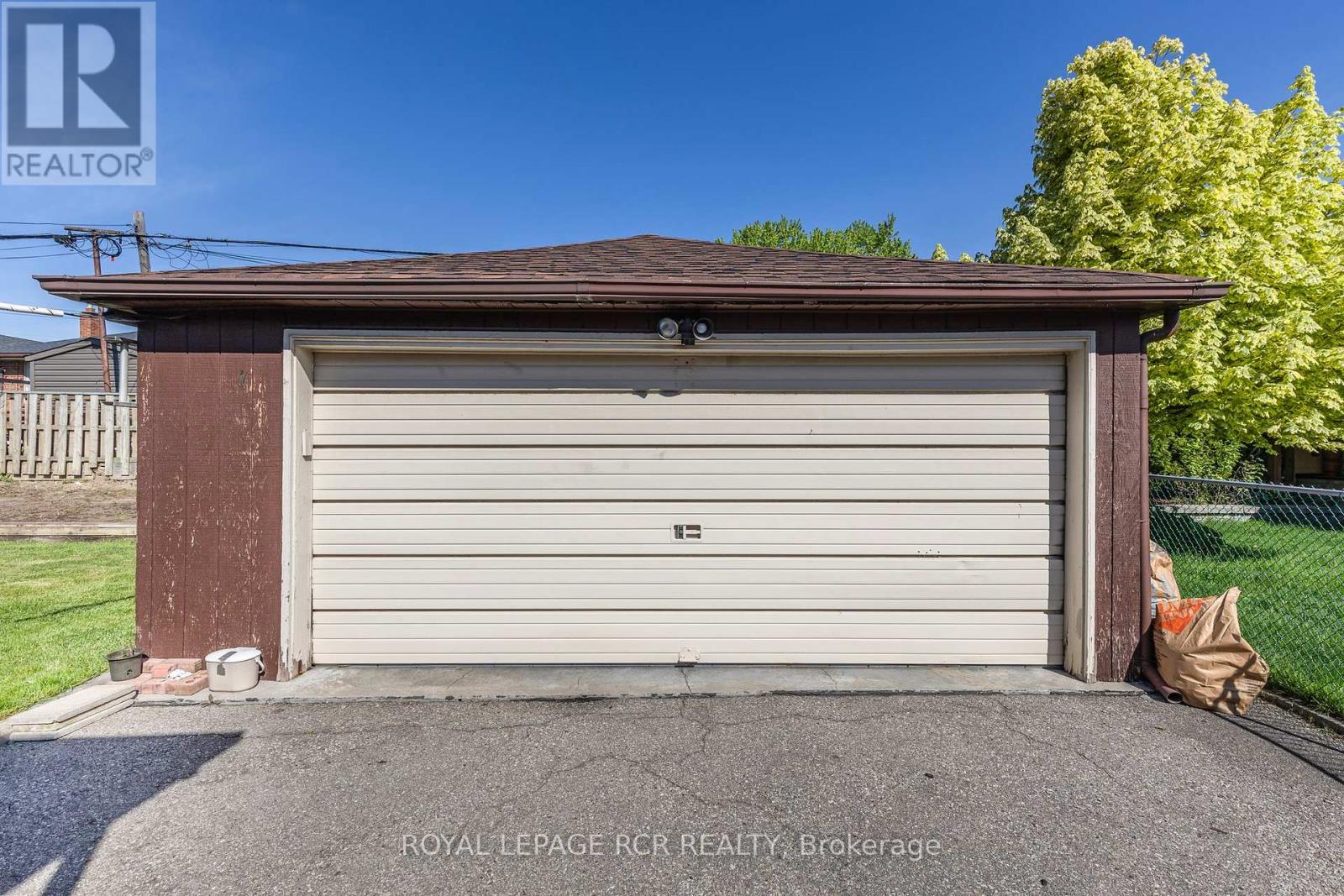 26 Ludstone Drive, Toronto, Ontario  M9R 2H9 - Photo 45 - W12164412