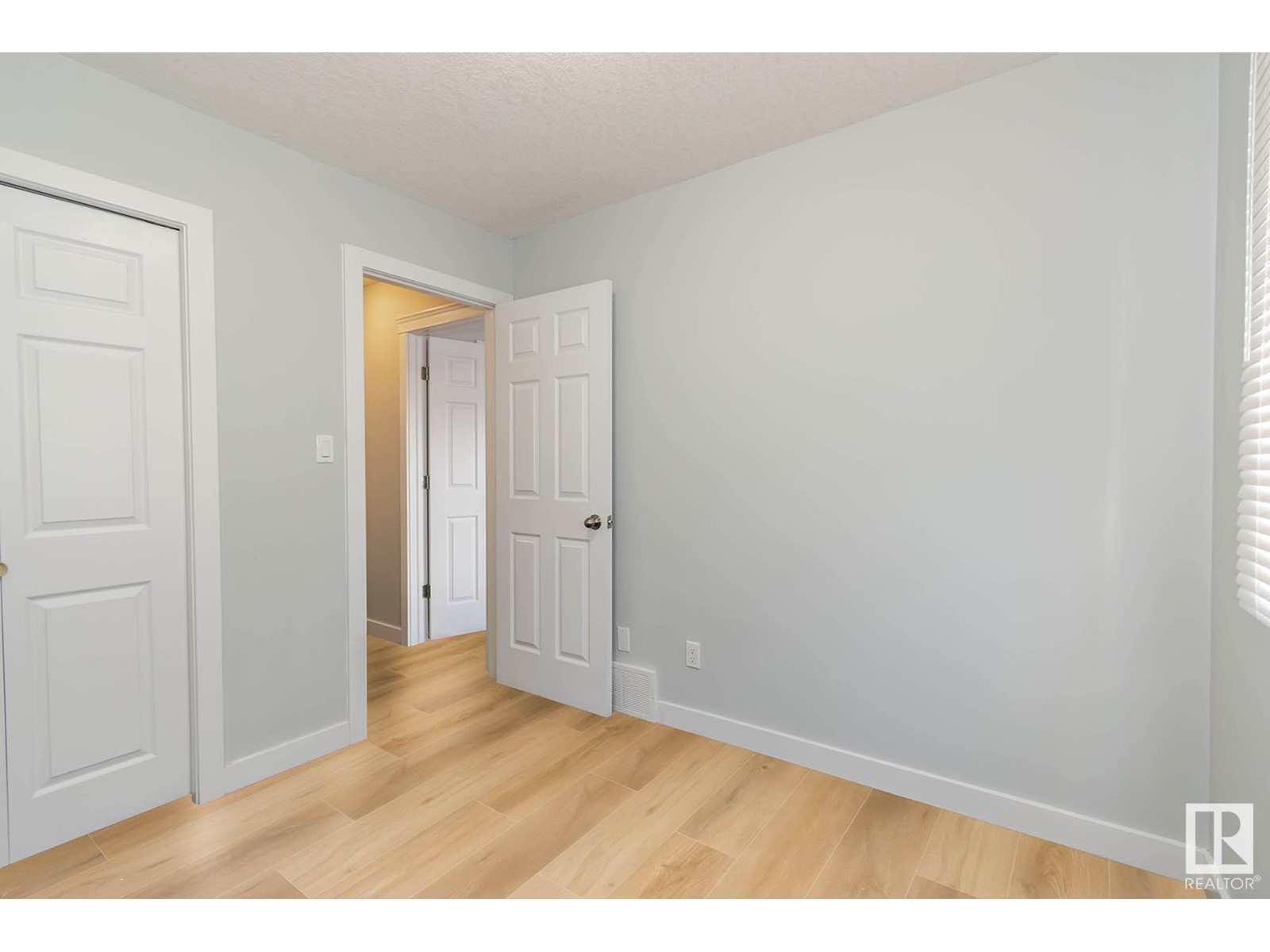 Property at #11930 11928 124 ST NW image 5