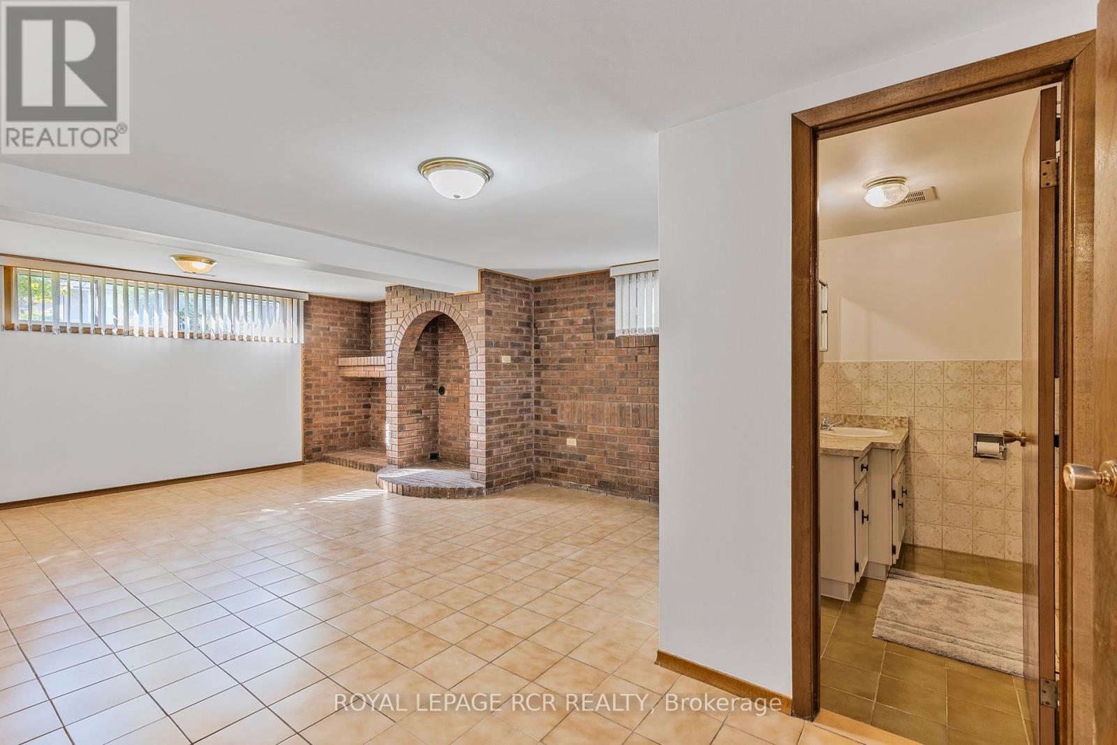 26 Ludstone Drive, Toronto, Ontario  M9R 2H9 - Photo 32 - W12164412