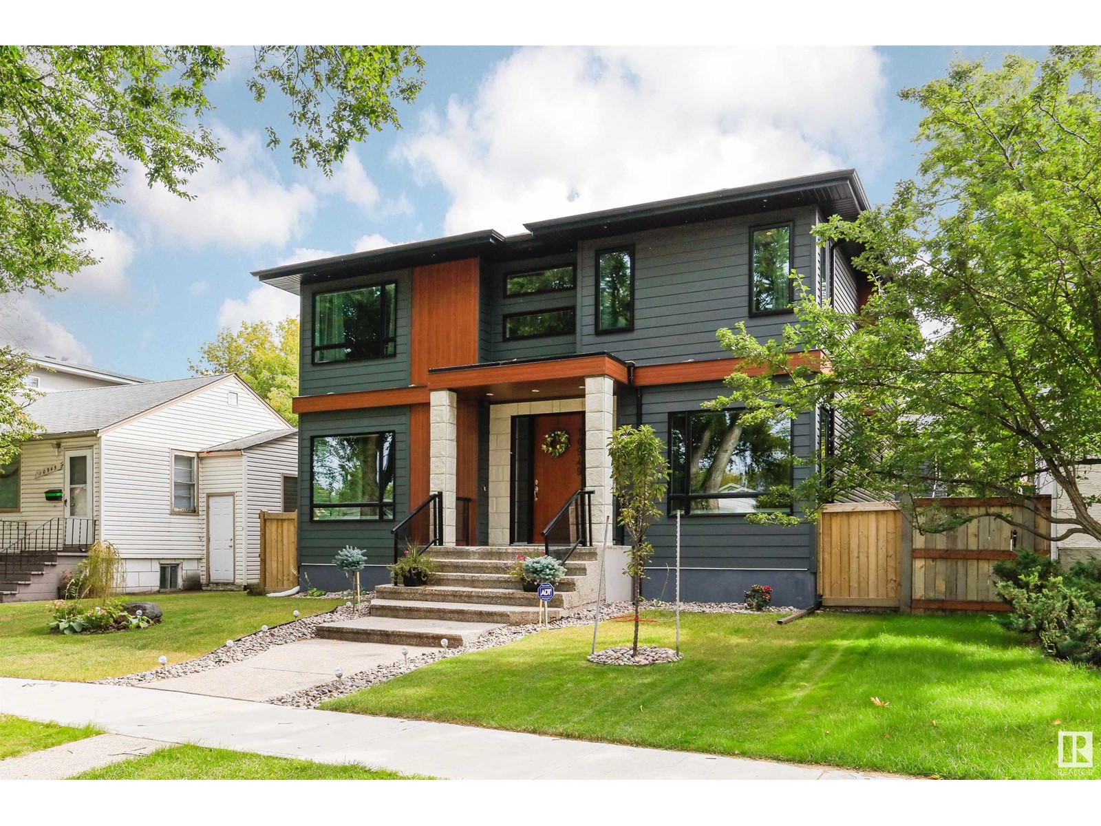 10949 73 Av Nw, Edmonton, Alberta  T6G 0C3 - Photo 1 - E4437717