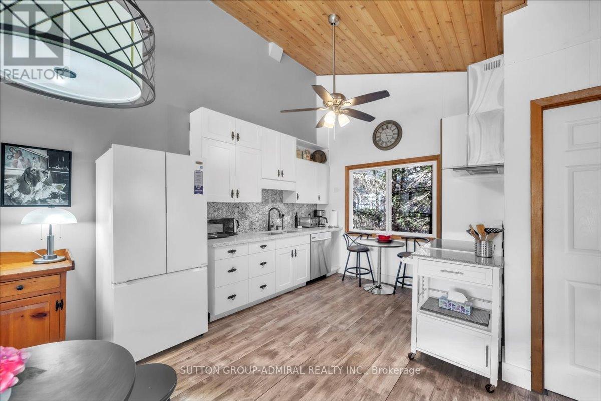 181 Arlberg Crescent, Blue Mountains, Ontario  L9Y 0M1 - Photo 8 - X12162598