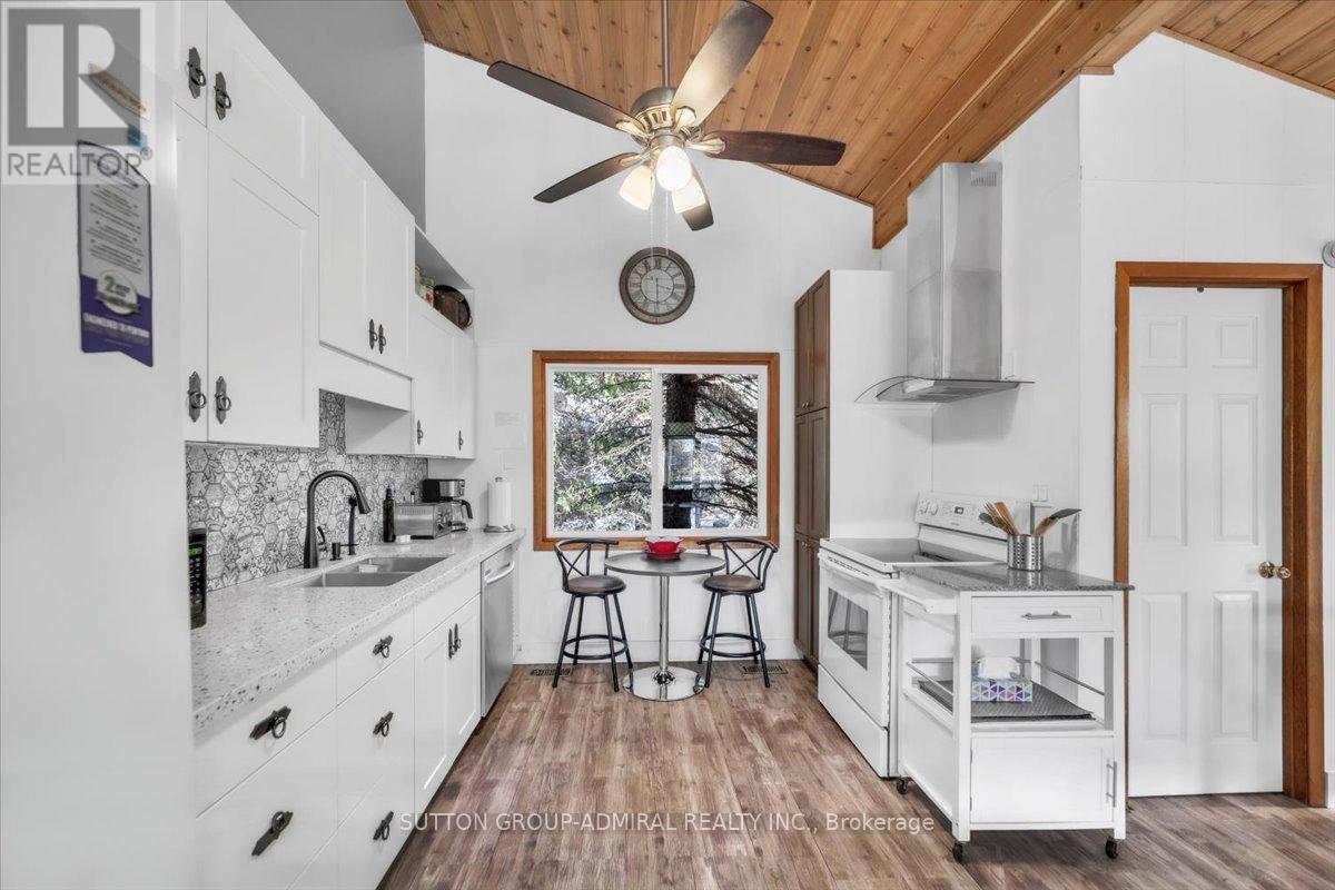 181 Arlberg Crescent, Blue Mountains, Ontario  L9Y 0M1 - Photo 9 - X12162598