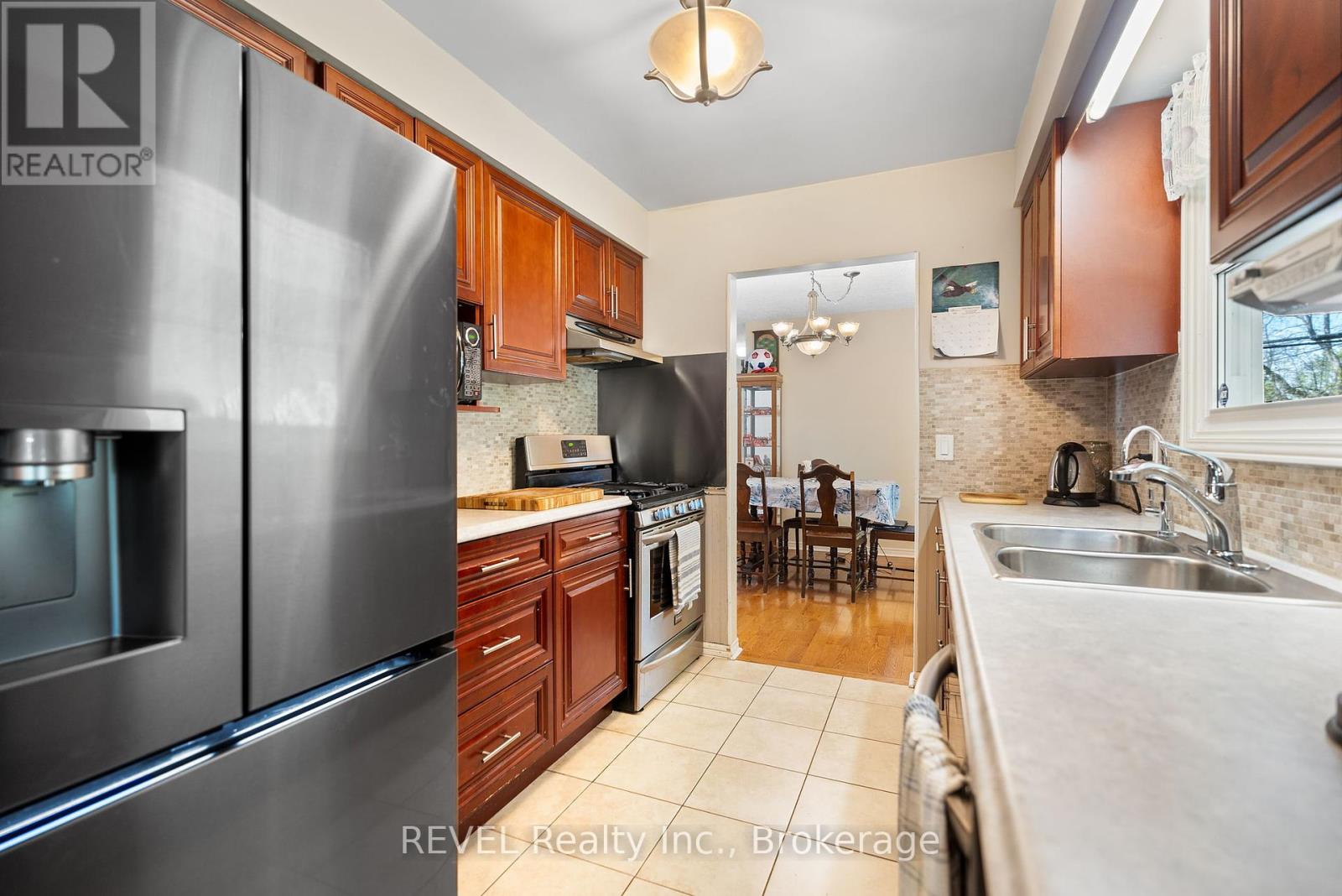 655 Parkdale Avenue, Fort Erie (Crescent Park), Ontario  L2A 5B5 - Photo 11 - X12164508
