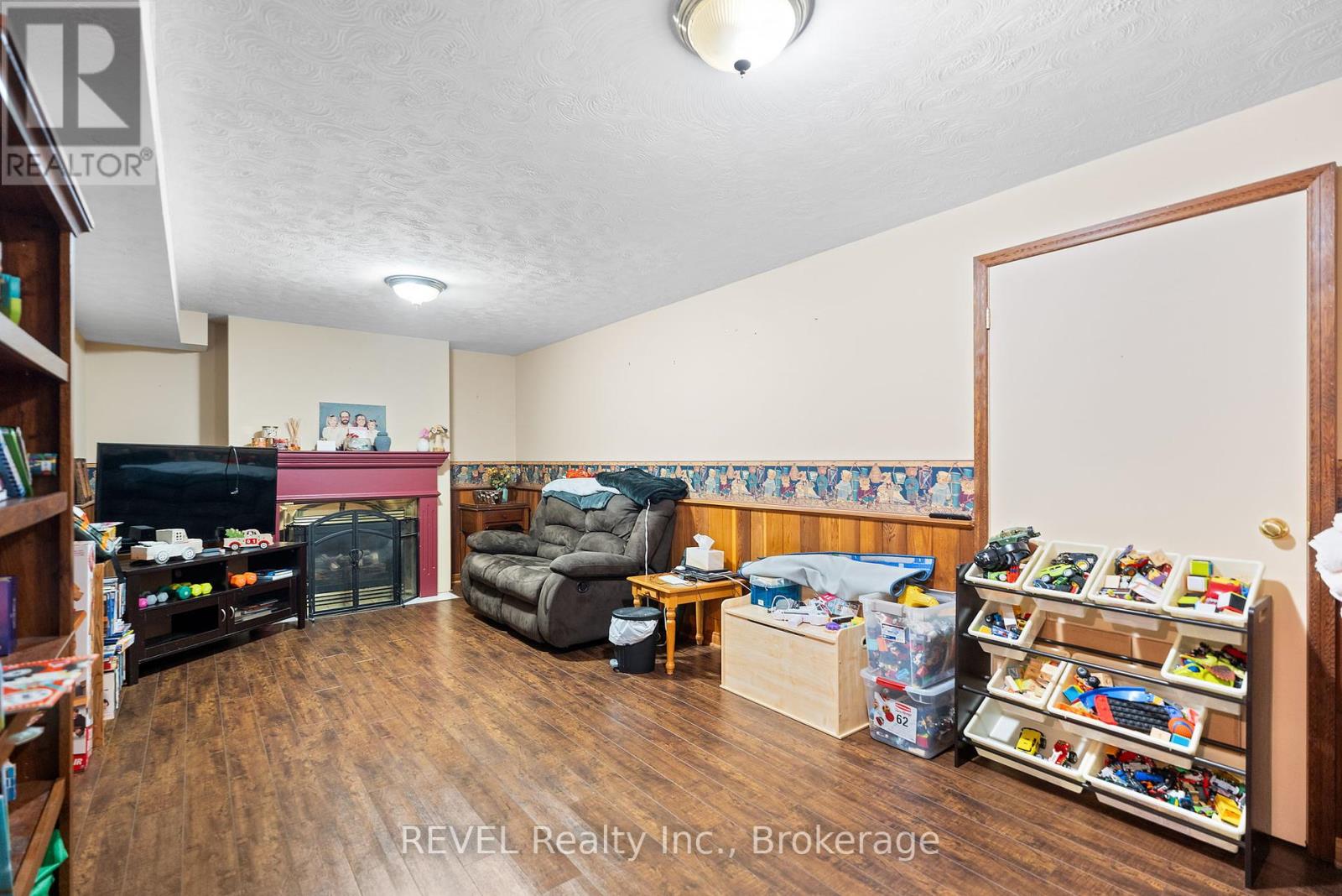 655 Parkdale Avenue, Fort Erie (Crescent Park), Ontario  L2A 5B5 - Photo 16 - X12164508