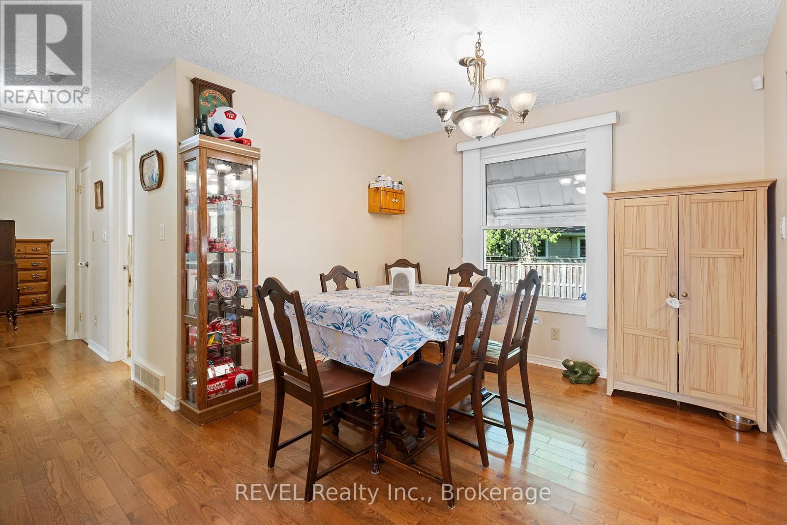 655 Parkdale Avenue, Fort Erie (Crescent Park), Ontario  L2A 5B5 - Photo 7 - X12164508