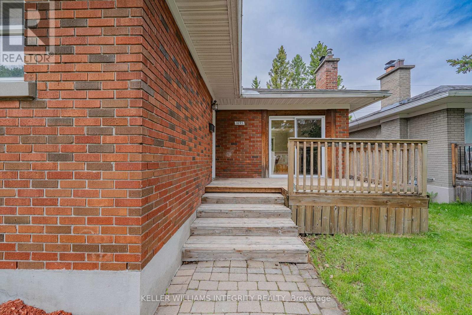 1695 Gage Crescent N, Ottawa, Ontario  K2C 0Z7 - Photo 3 - X12164435