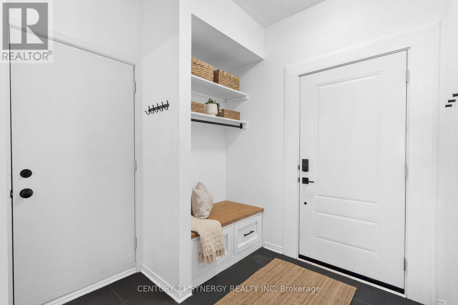 2065 Oakbrook Circle, Ottawa, Ontario  K1W 1H4 - Photo 4 - X12164524