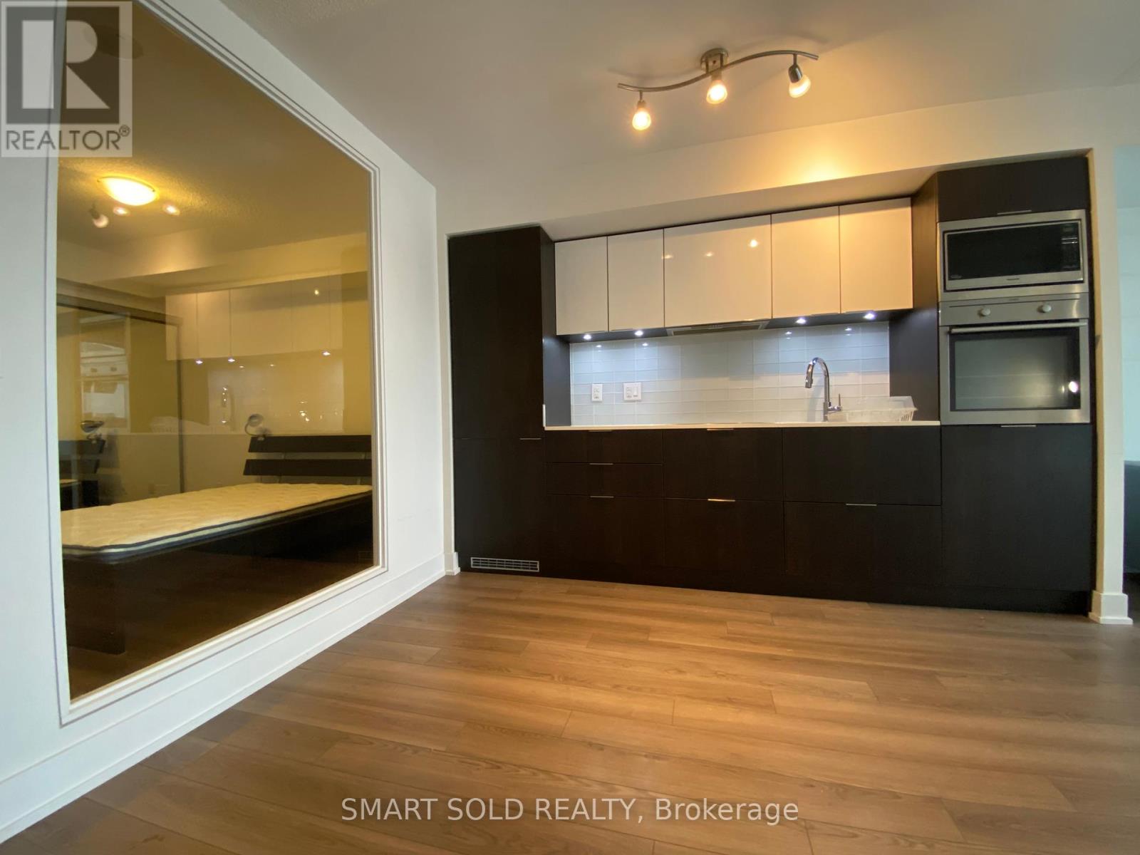 713 - 318 Richmond Street W, Toronto, Ontario  M5V 1X2 - Photo 3 - C12164431