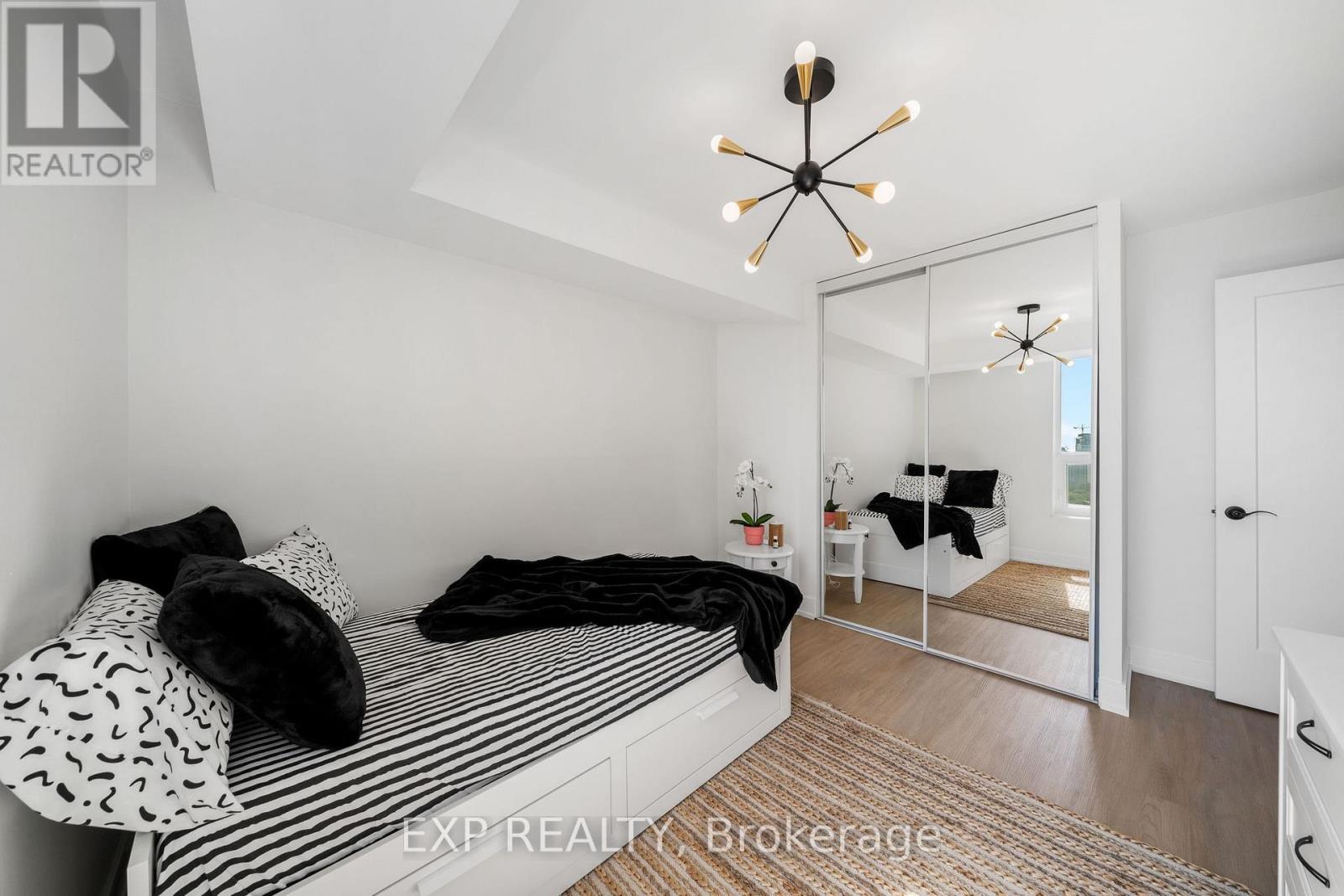 1905 - 77 Maitland Place, Toronto, Ontario  M4Y 2V6 - Photo 14 - C12164467