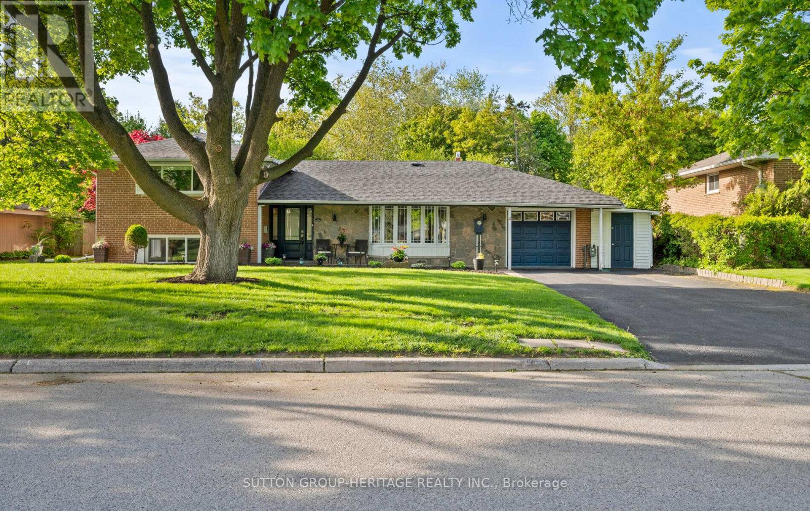 4 Clarelyn Boulevard, Ajax, Ontario  L1S 6G9 - Photo 2 - E12164507
