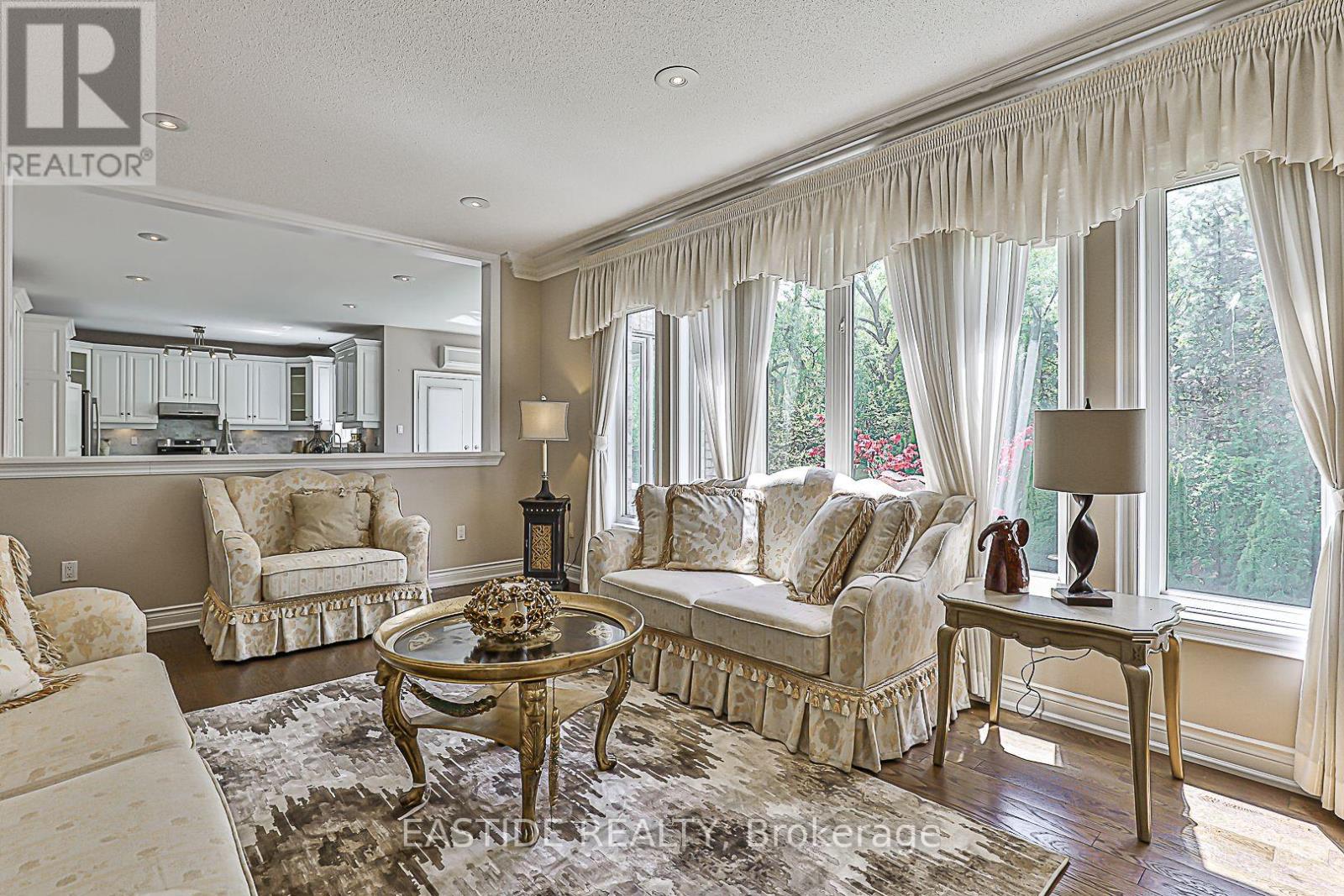 27 Brimwood Crescent, Richmond Hill, Ontario  L4B 4B6 - Photo 11 - N12164458