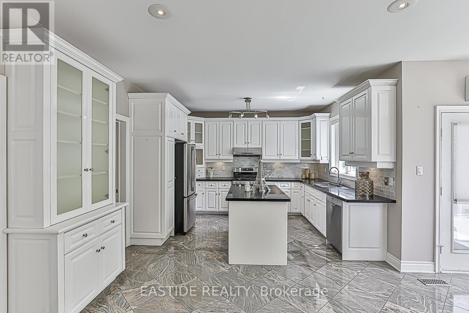 27 Brimwood Crescent, Richmond Hill, Ontario  L4B 4B6 - Photo 13 - N12164458