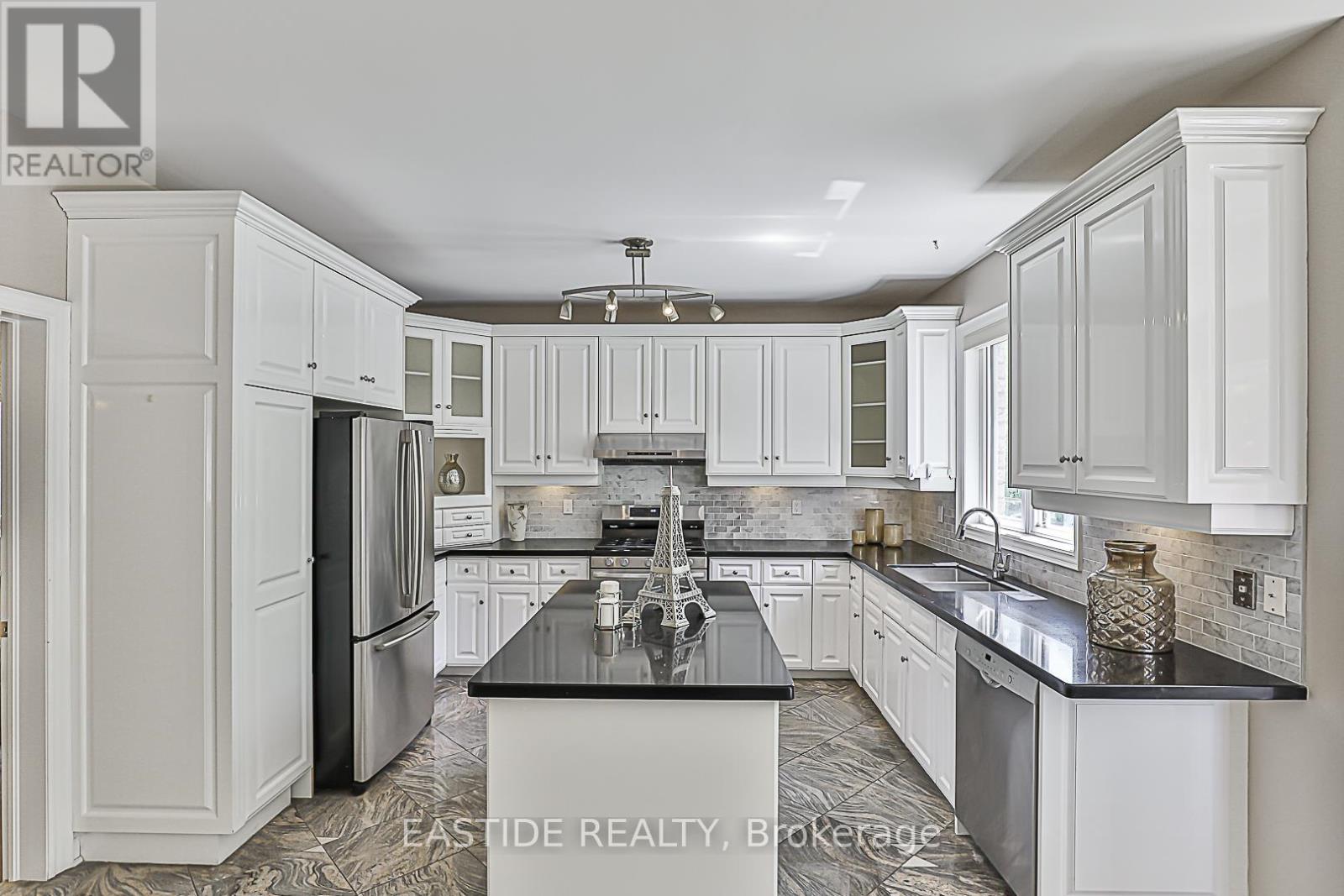 27 Brimwood Crescent, Richmond Hill, Ontario  L4B 4B6 - Photo 14 - N12164458