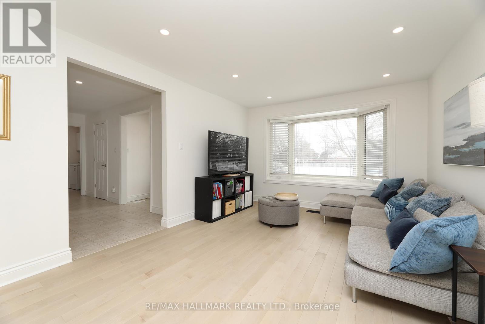 34 Manning Crescent, Newmarket, Ontario  L3Y 6H4 - Photo 10 - N12164513