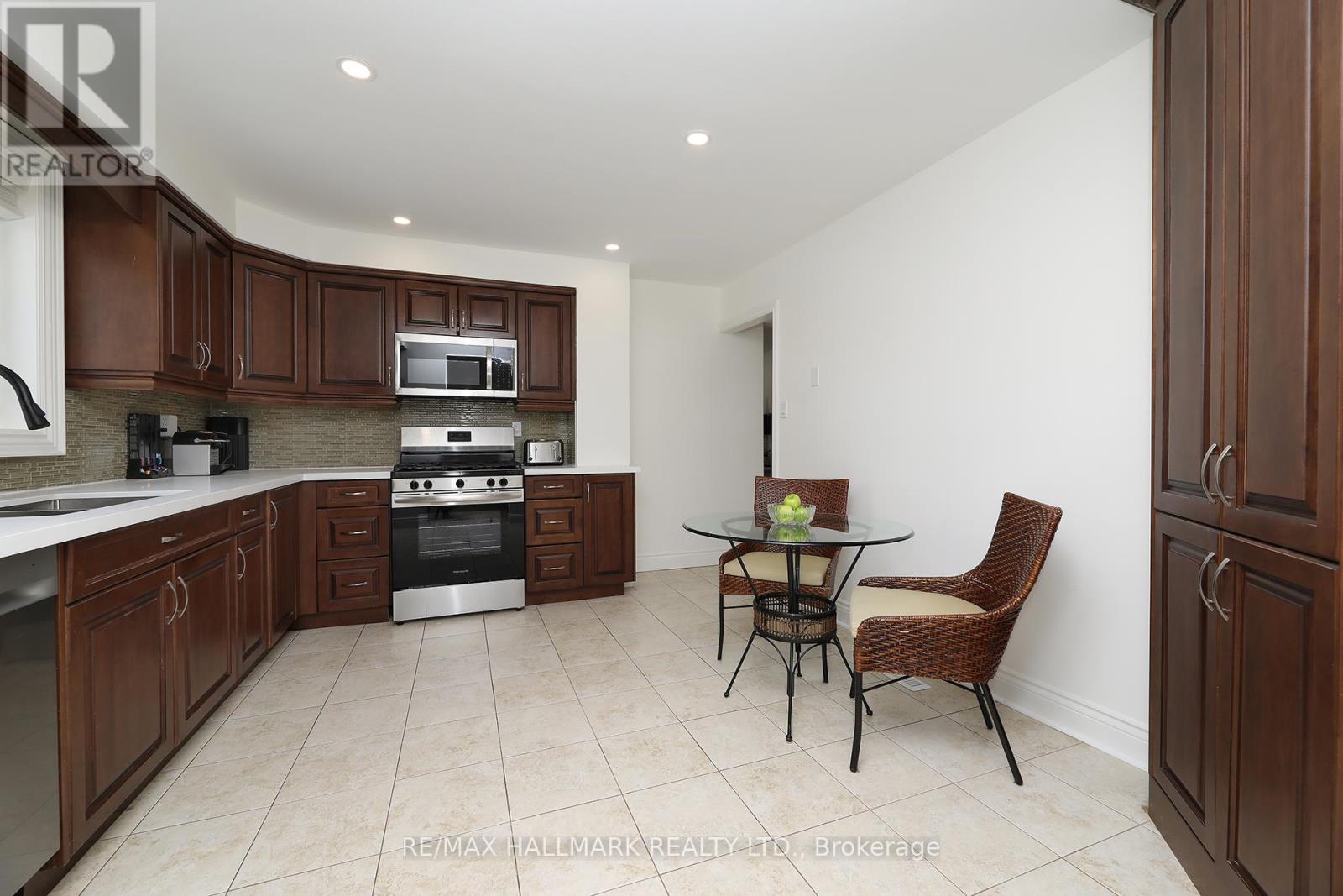 34 Manning Crescent, Newmarket, Ontario  L3Y 6H4 - Photo 16 - N12164513