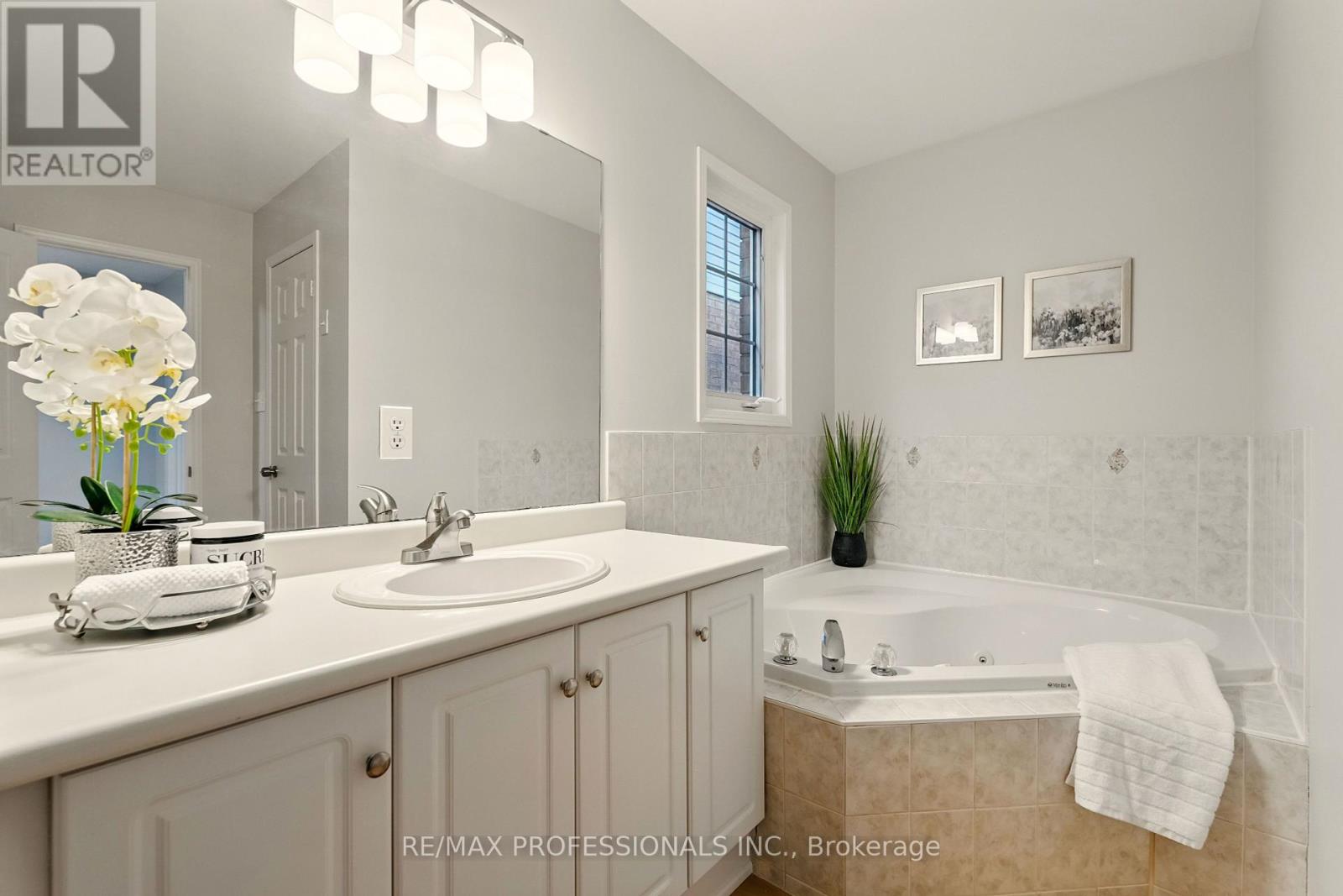 23 Bradley Drive, Halton Hills, Ontario  L7G 6B5 - Photo 38 - W12164487