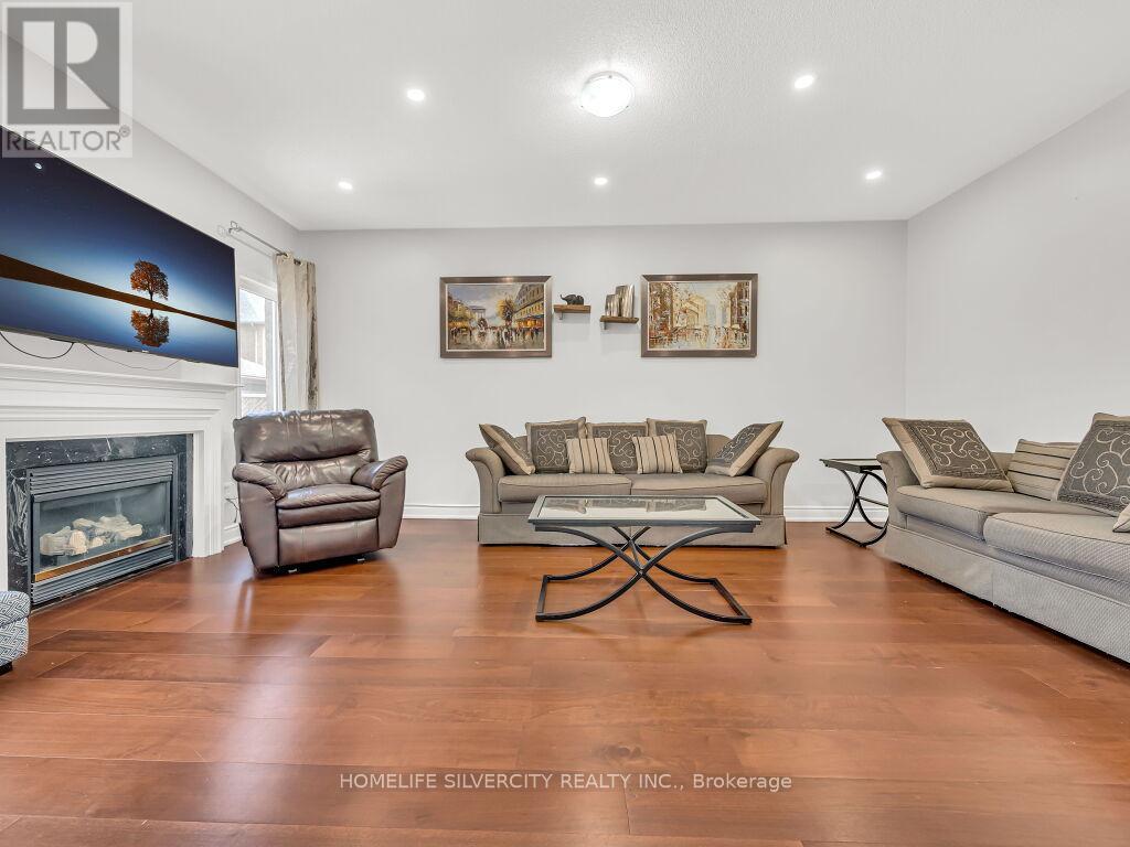 98 Masters Green Crescent, Brampton, Ontario  L7A 3K5 - Photo 11 - W12164522